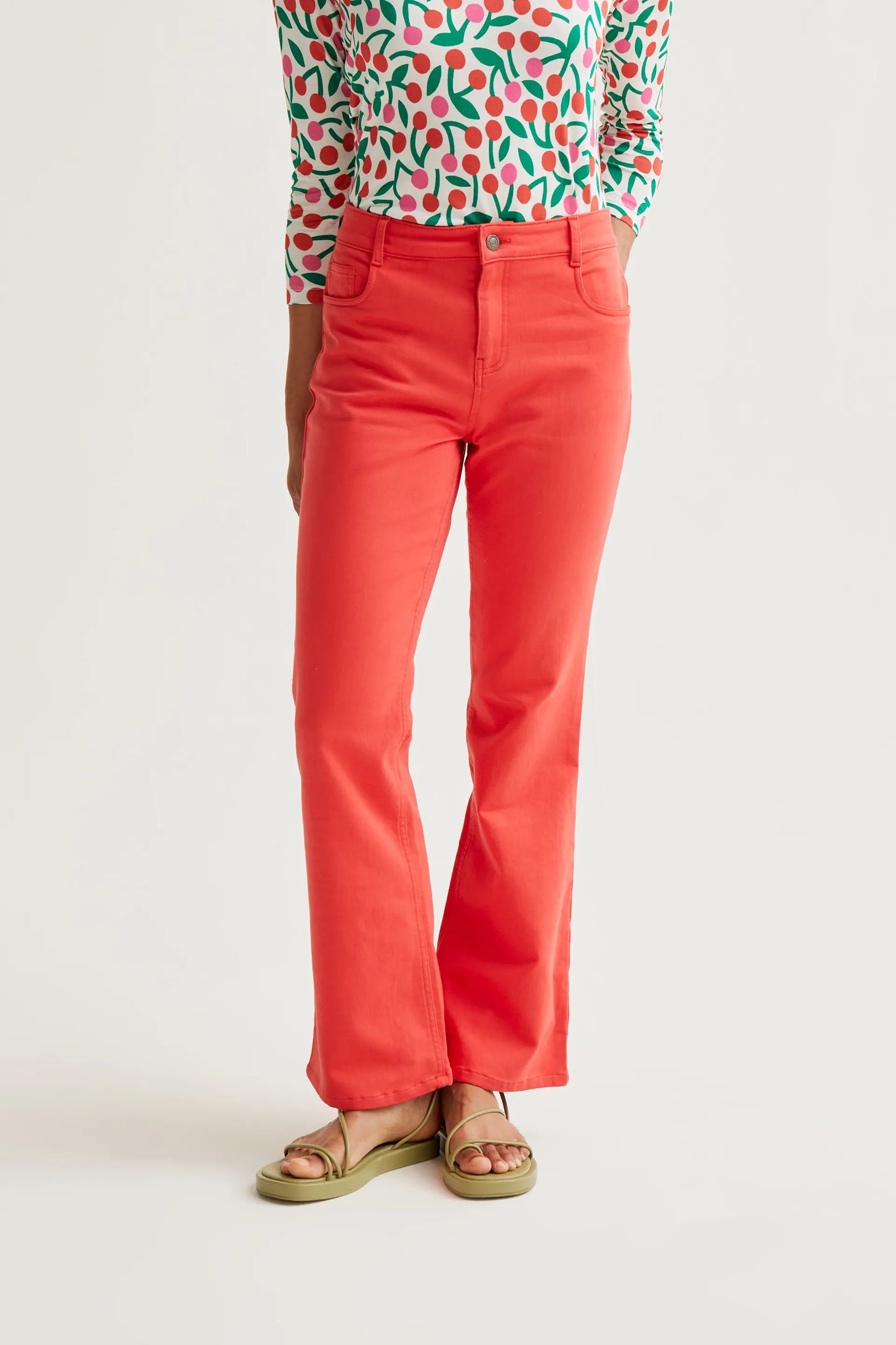 Pantalón vaquero rojo