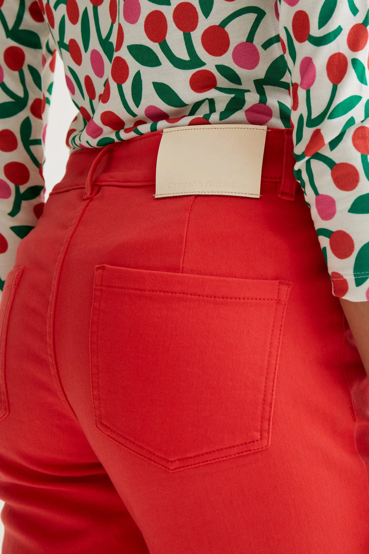 Pantalón vaquero rojo