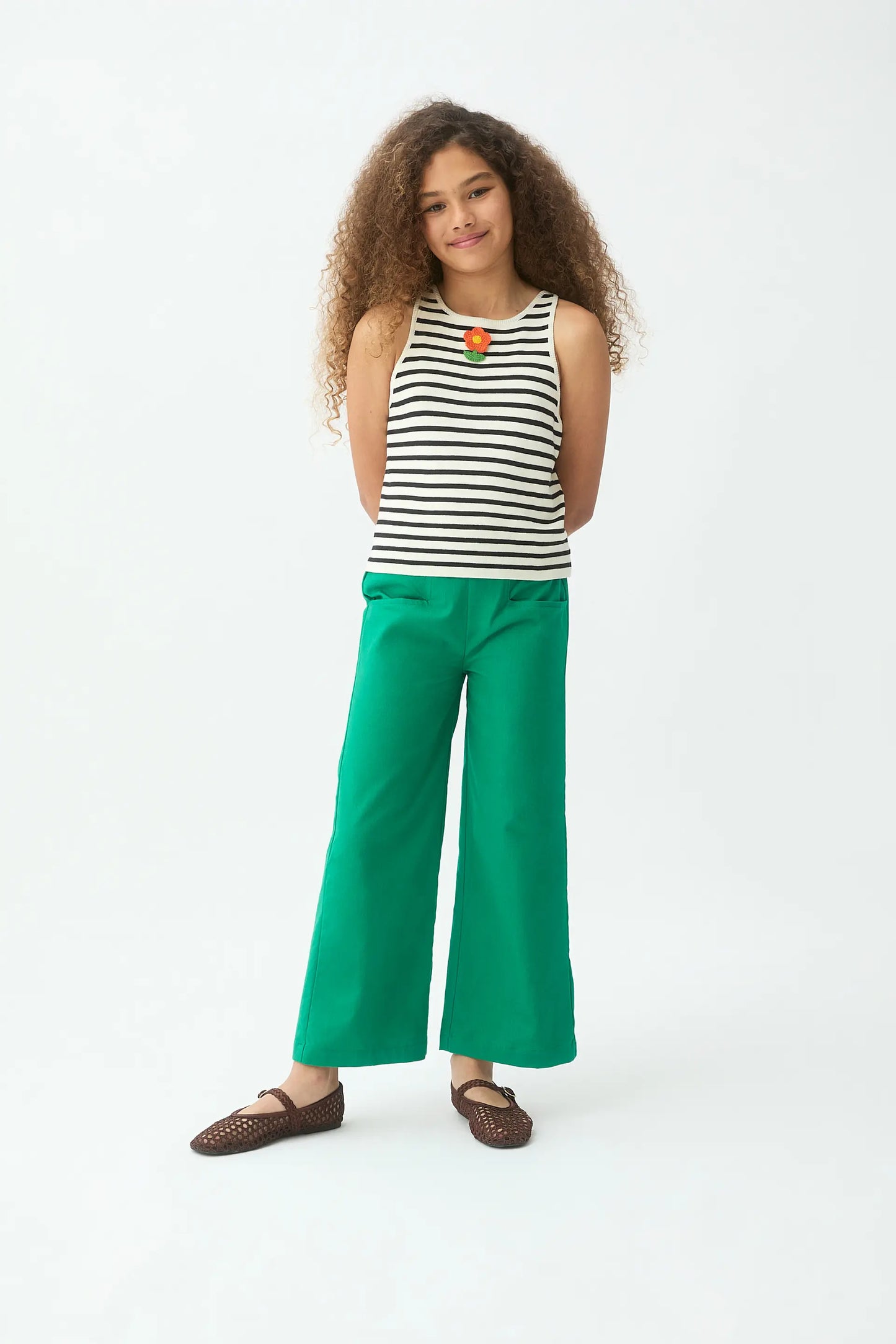 Top de niña con bordado de flor