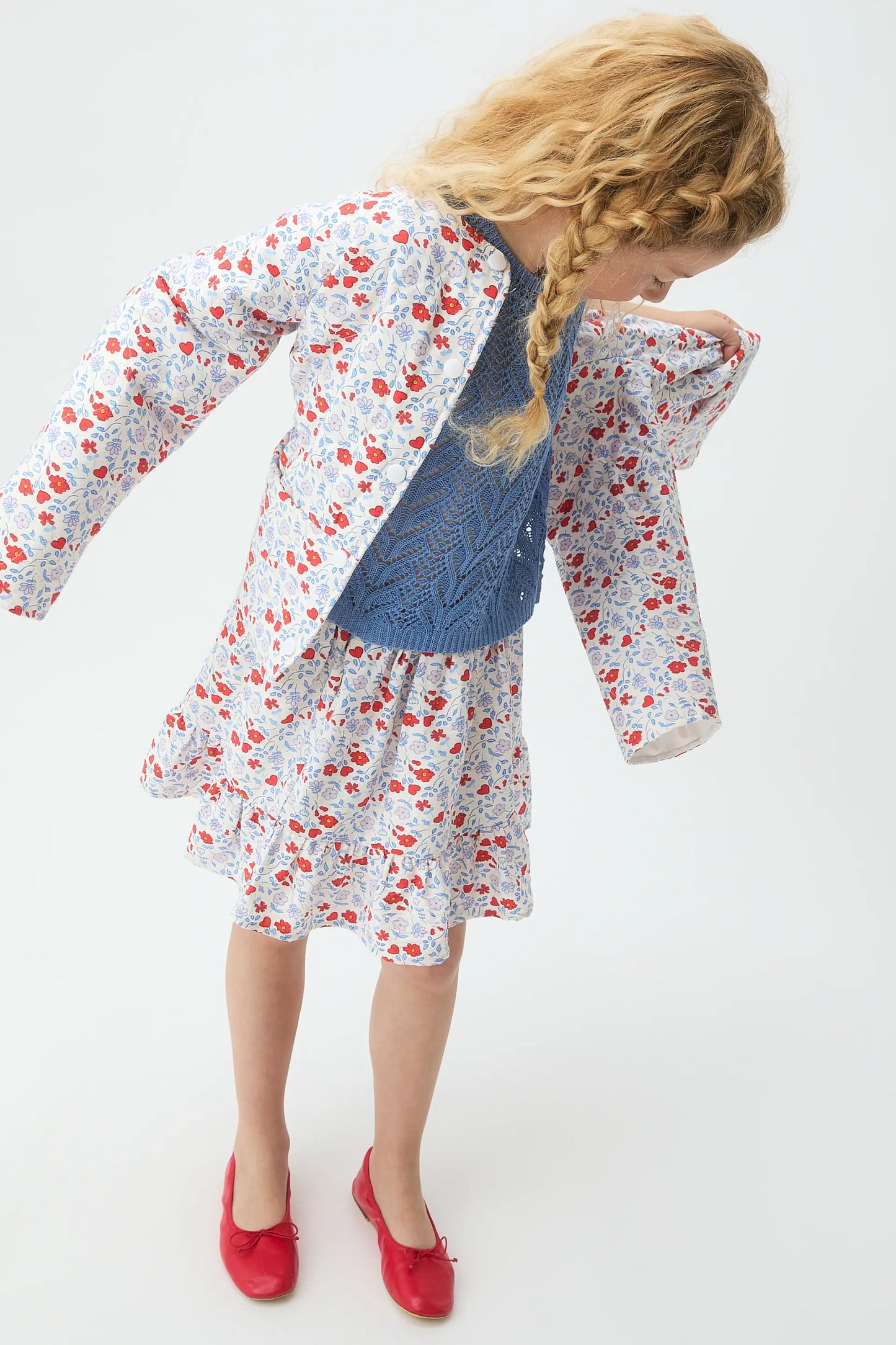 Maglione da bambina con ricamo blu