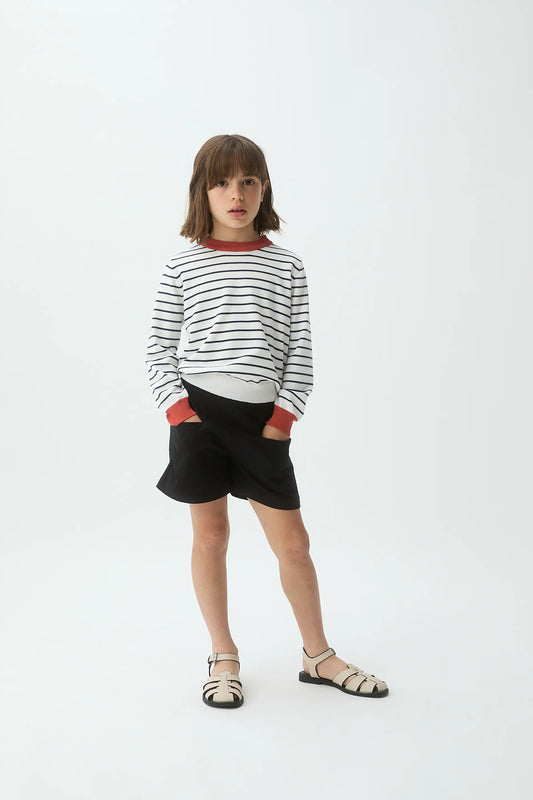 Girl's sweater with red collar