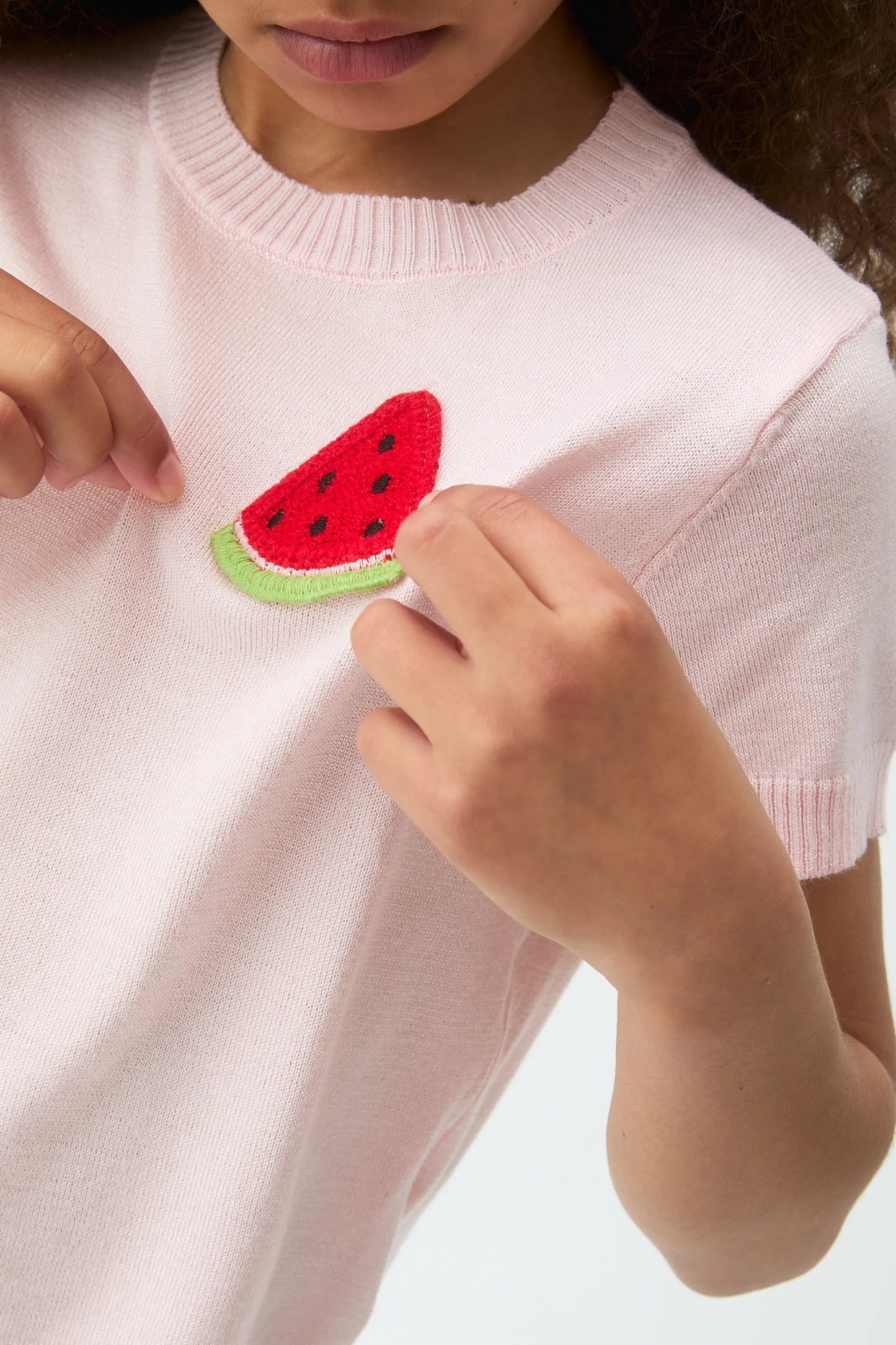 Top de punto con bordado de sandía