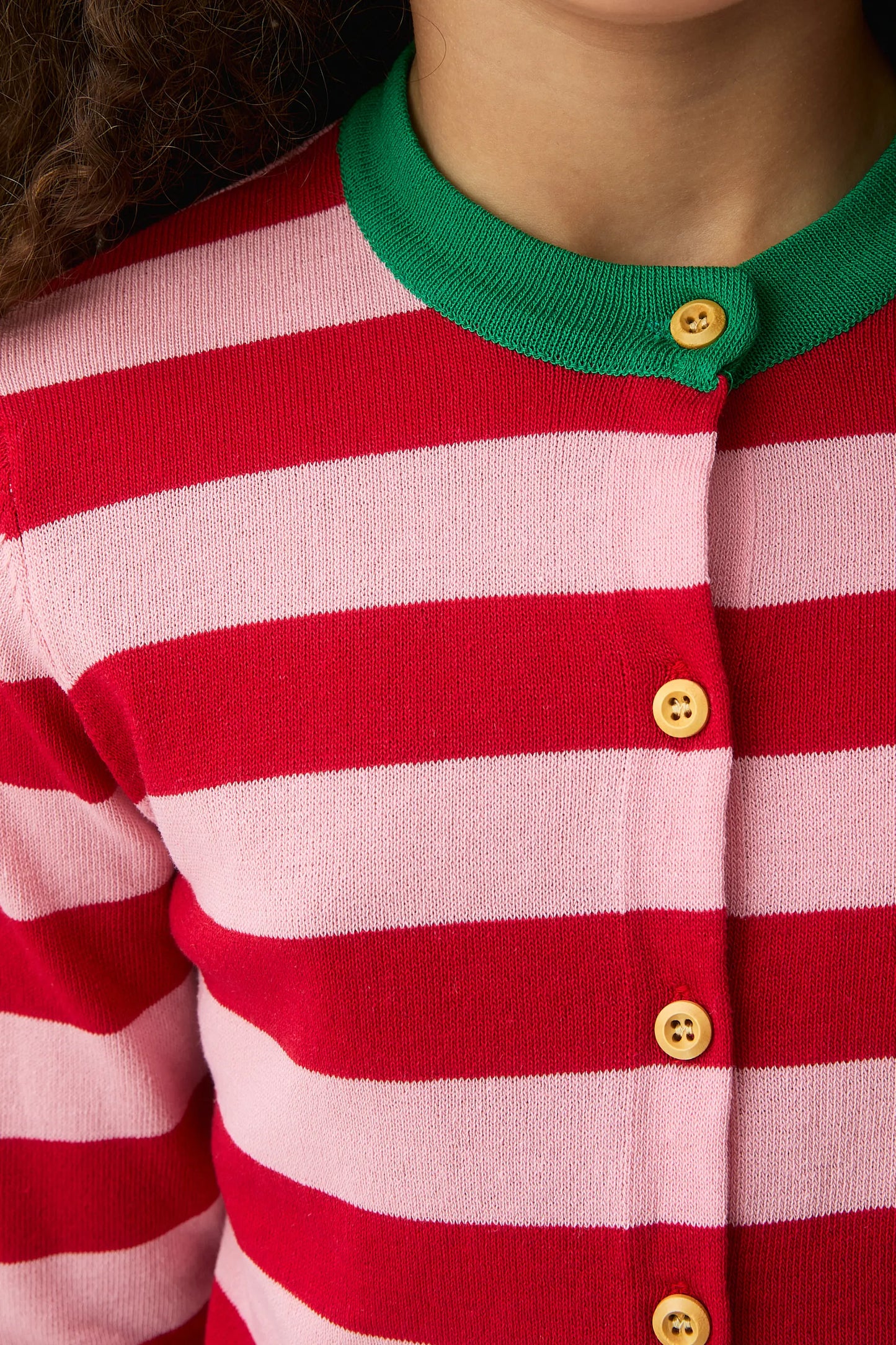 Cárdigan de niña estampado con rayas rosa  y rojo