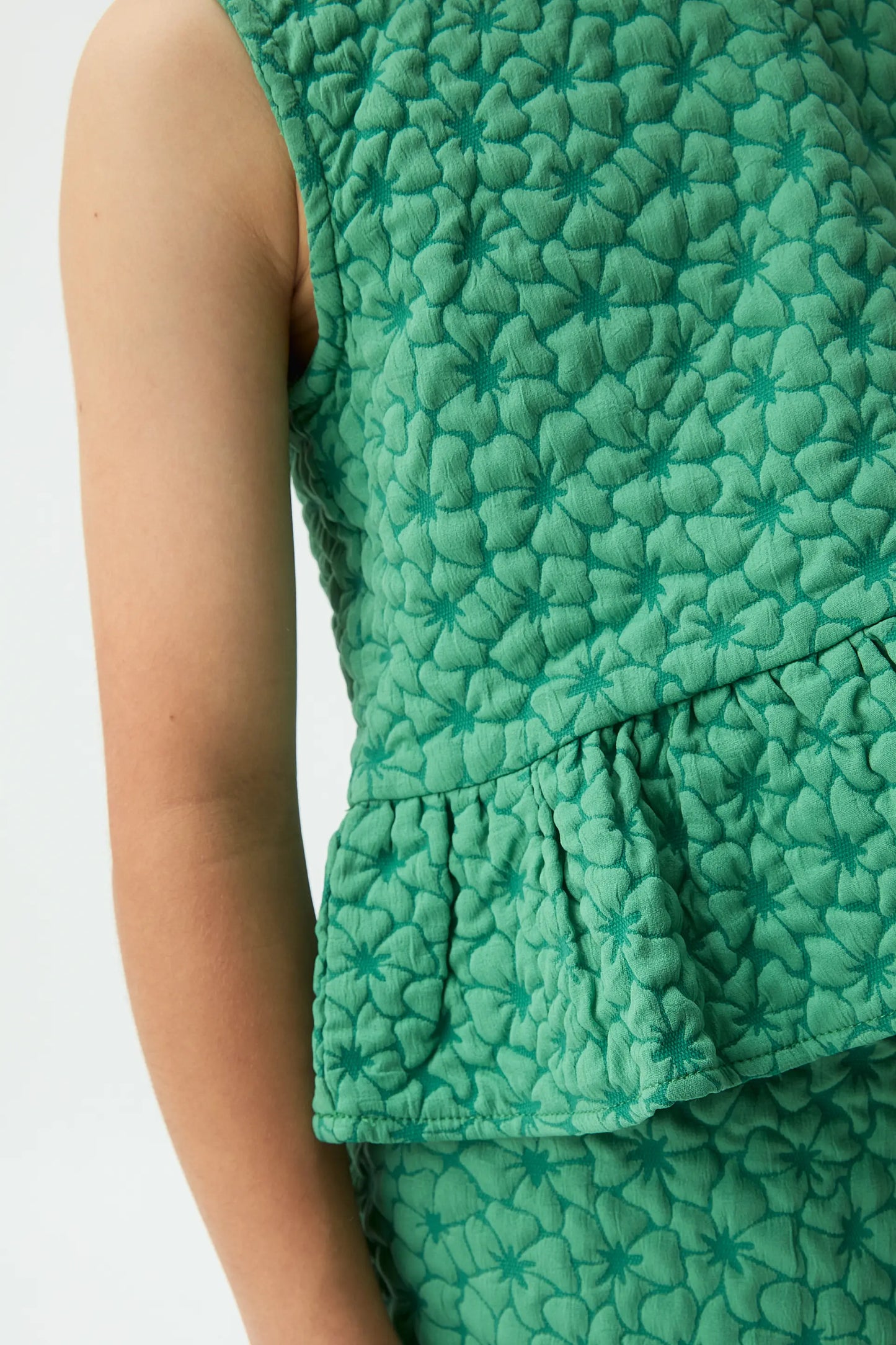 Top de niña con estampado floral verde
