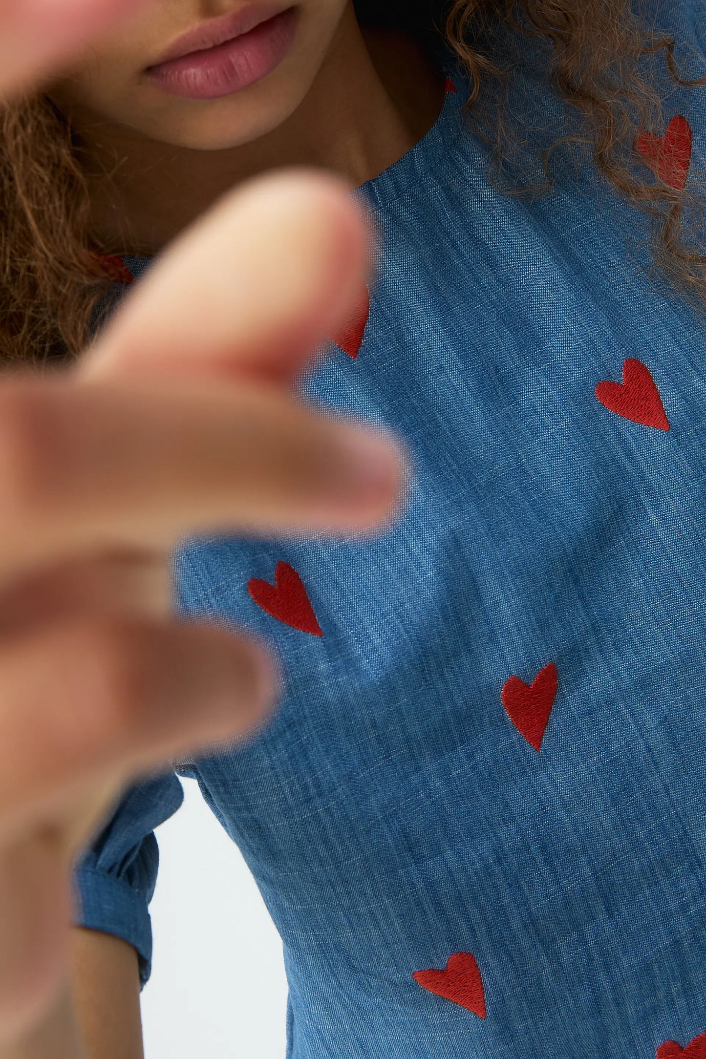 Top de niña 100% algodón Chambray con corazones