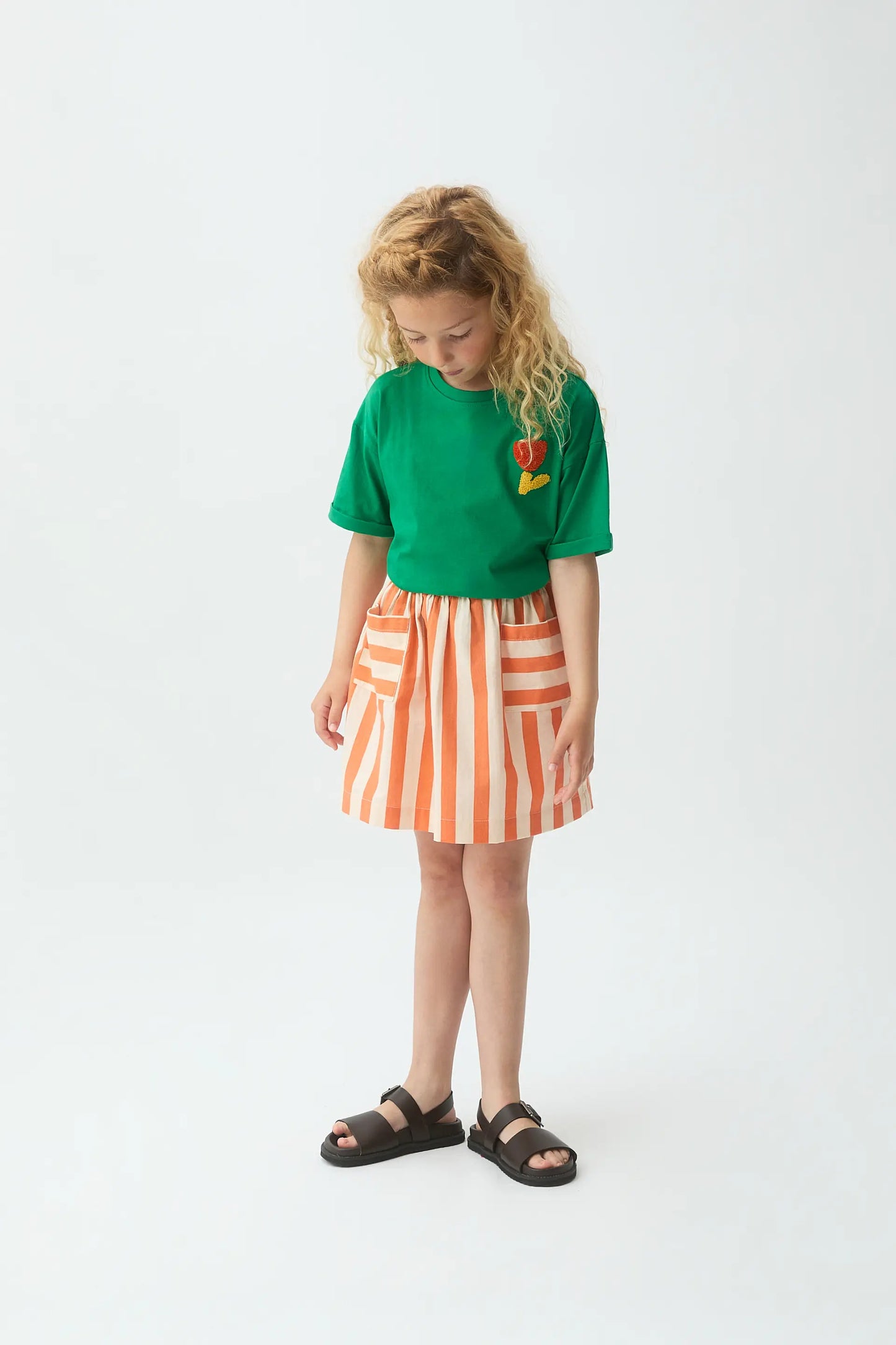 T-shirt da bambina con ricamo di tulipani