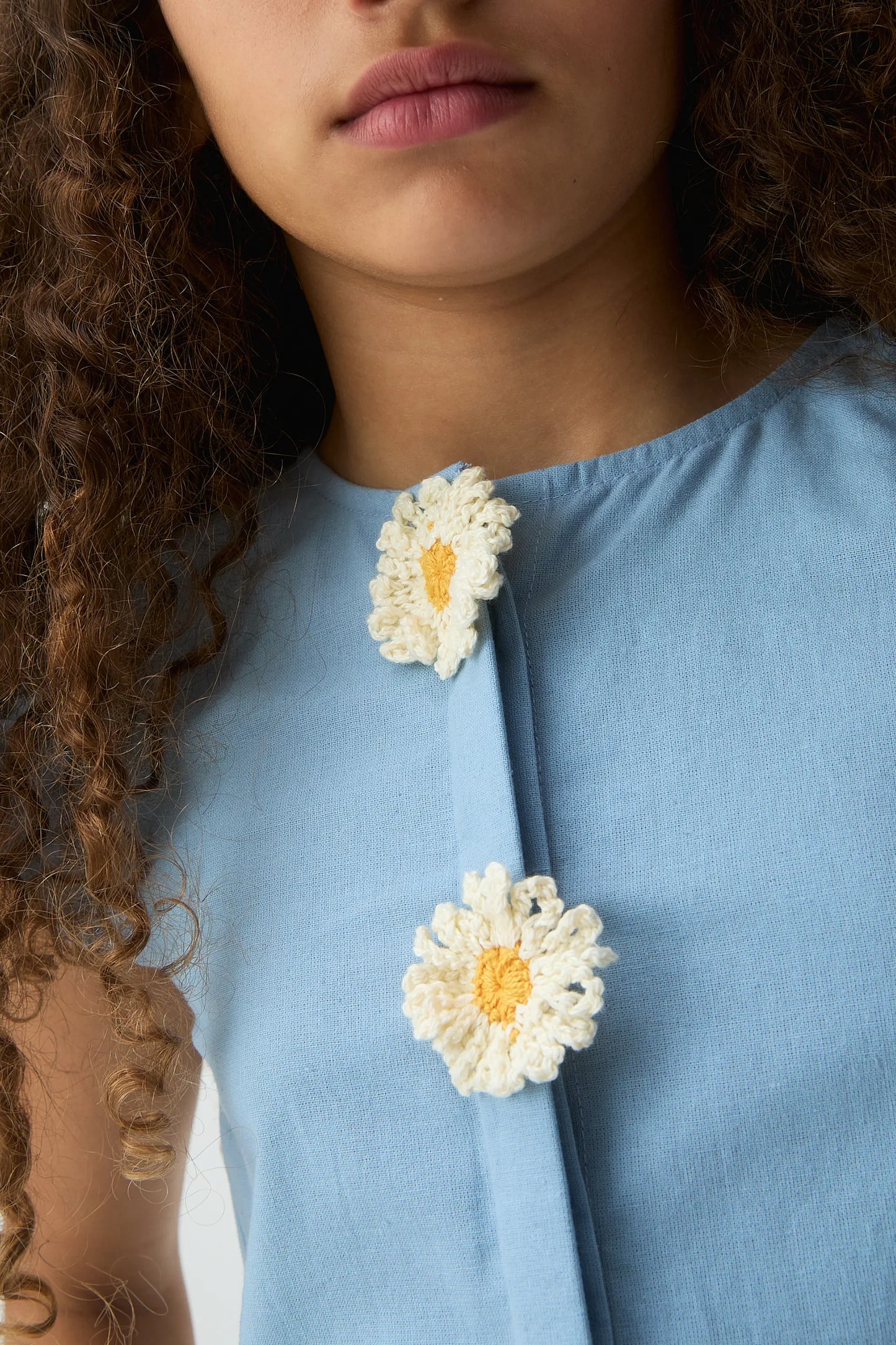 Girl's 100% cotton top with daisies
