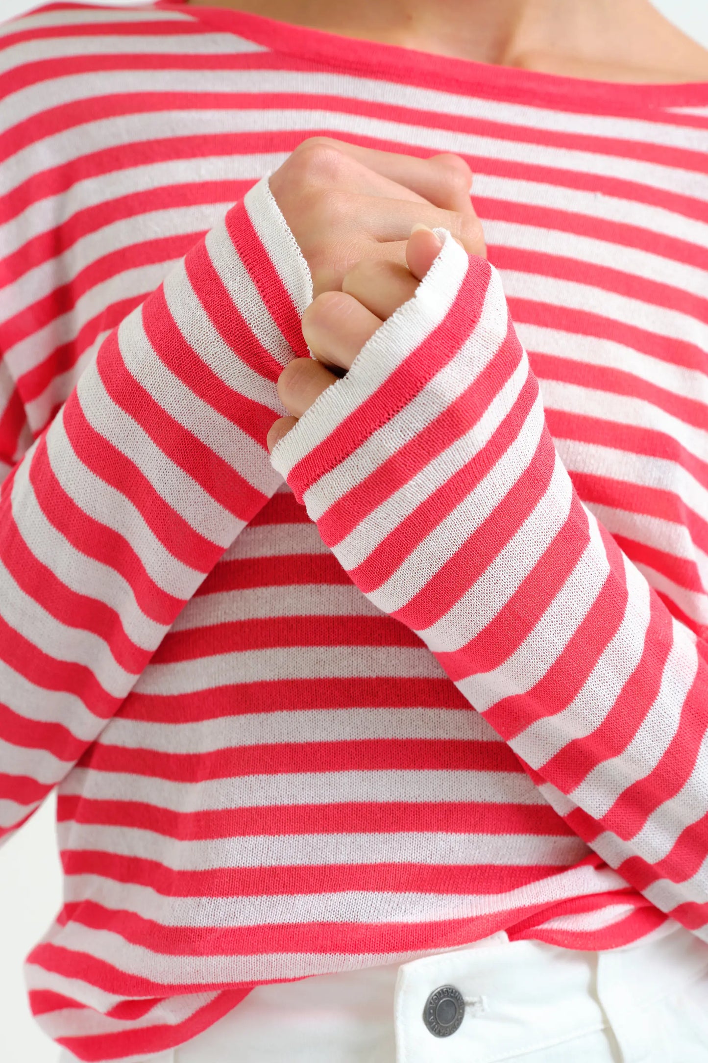 Maglione morbido in maglia con stampa a righe bianche e rosse