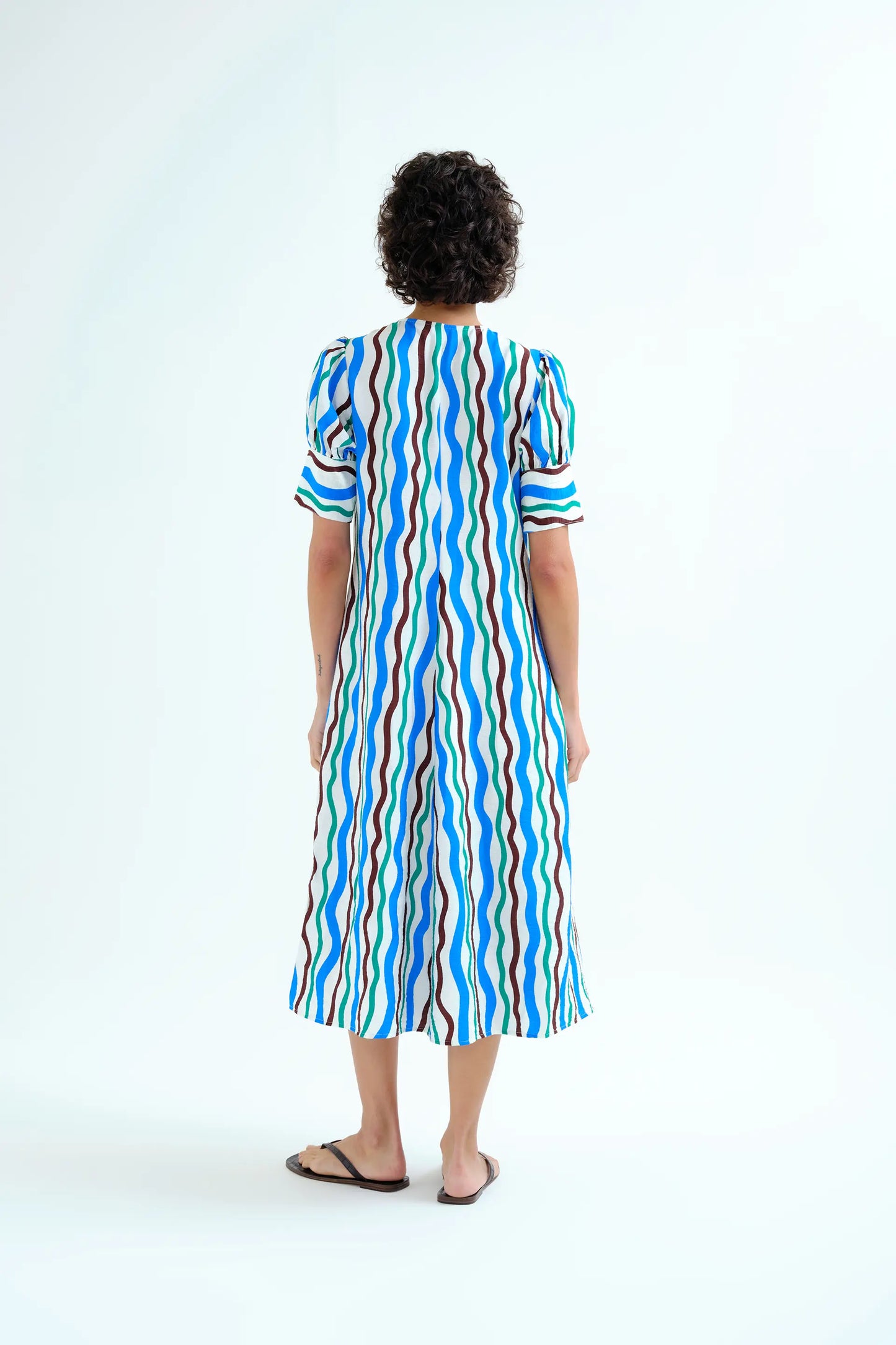 Abito midi con stampa mare e montagna