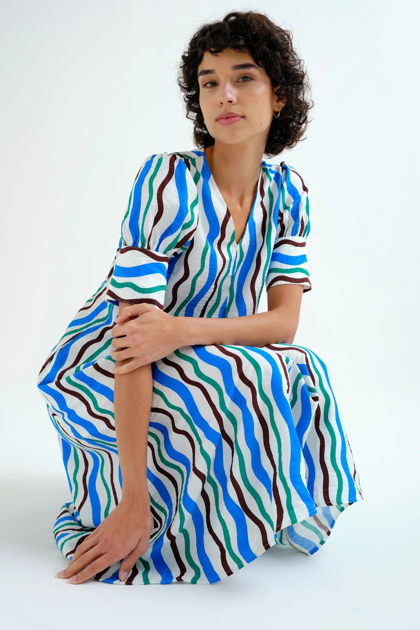 Abito midi con stampa mare e montagna