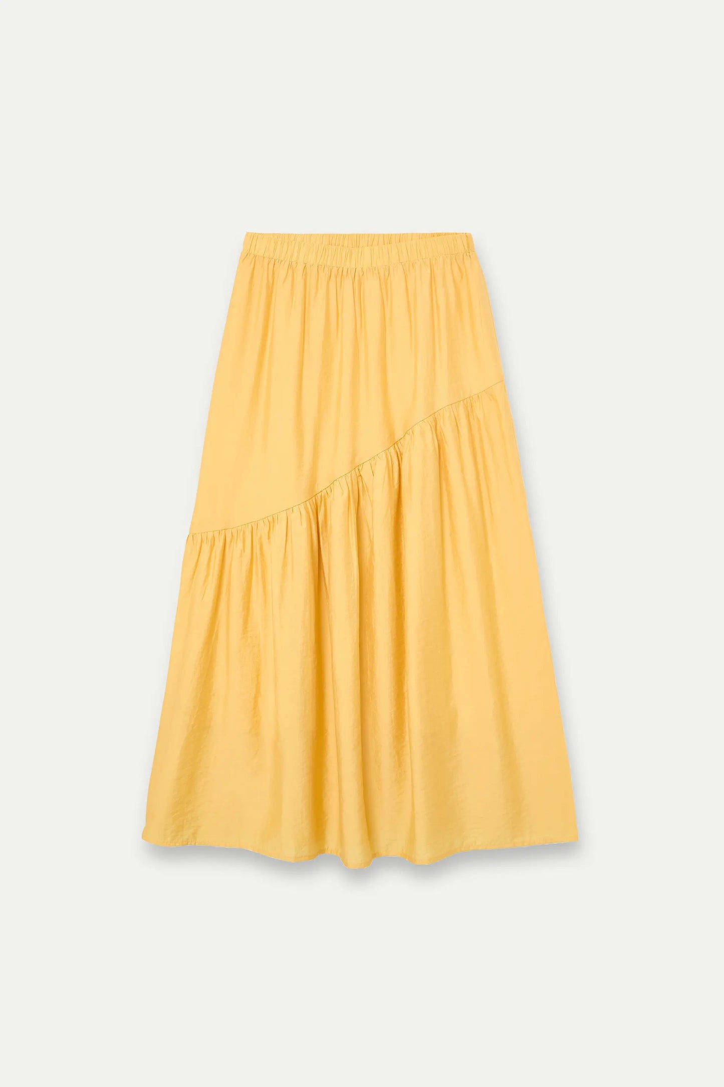 Falda larga amarilla con corte asimétrico