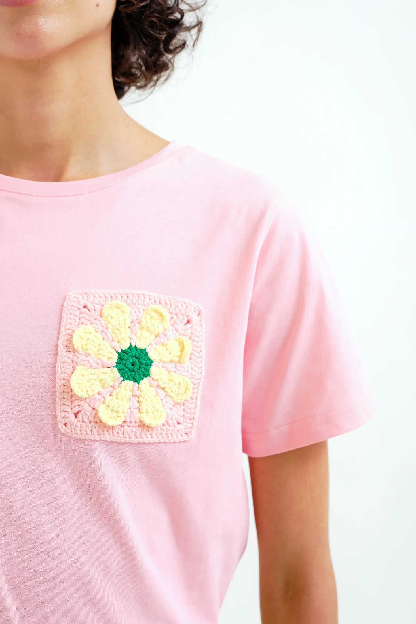 T-shirt 100% cotone con girasole ricamato