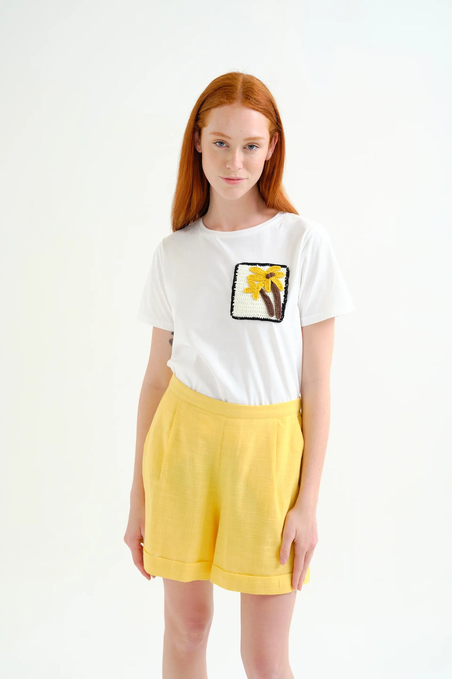 100% cotton t-shirt with embroidered palm tree