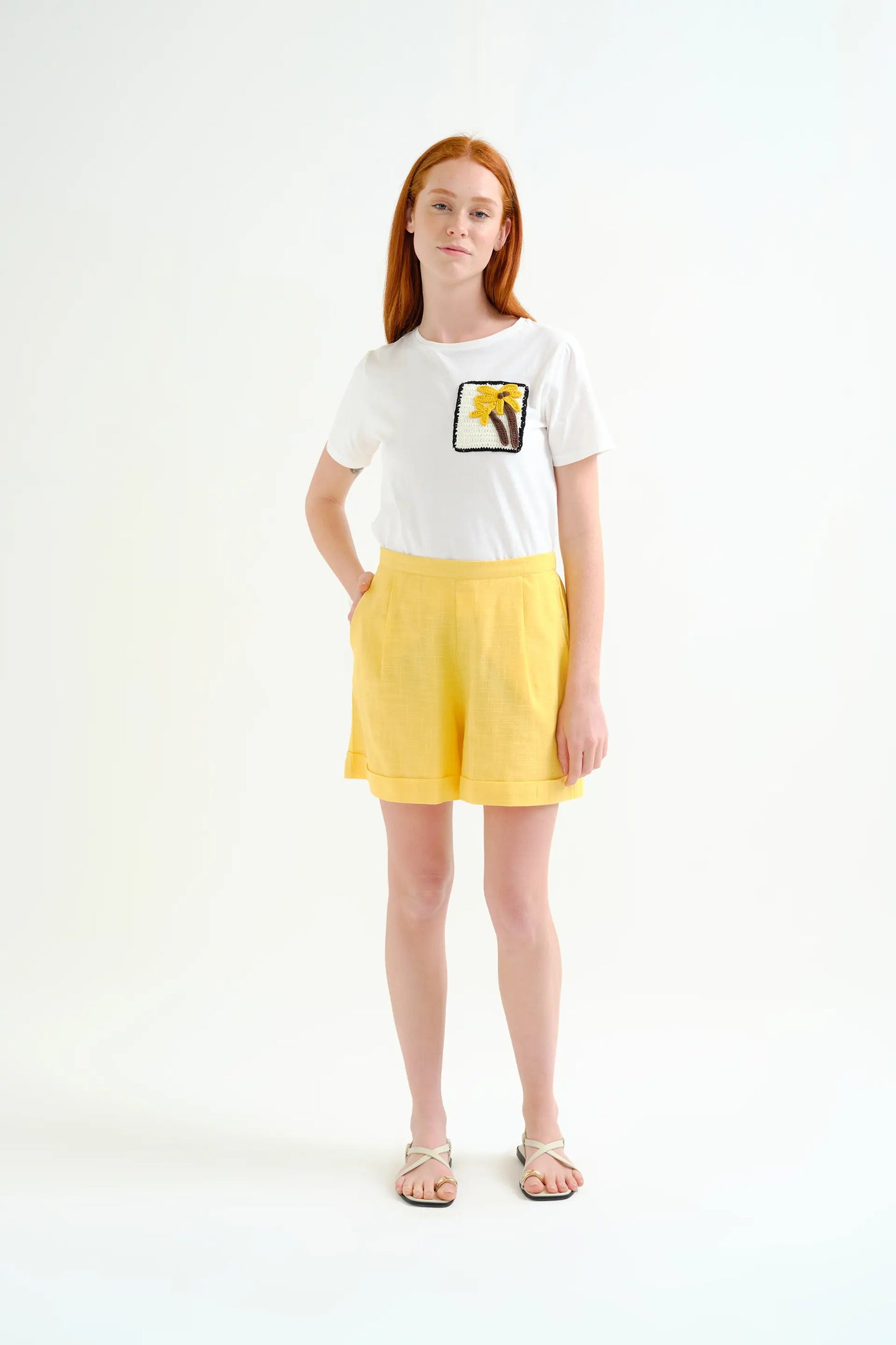 100% cotton t-shirt with embroidered palm tree