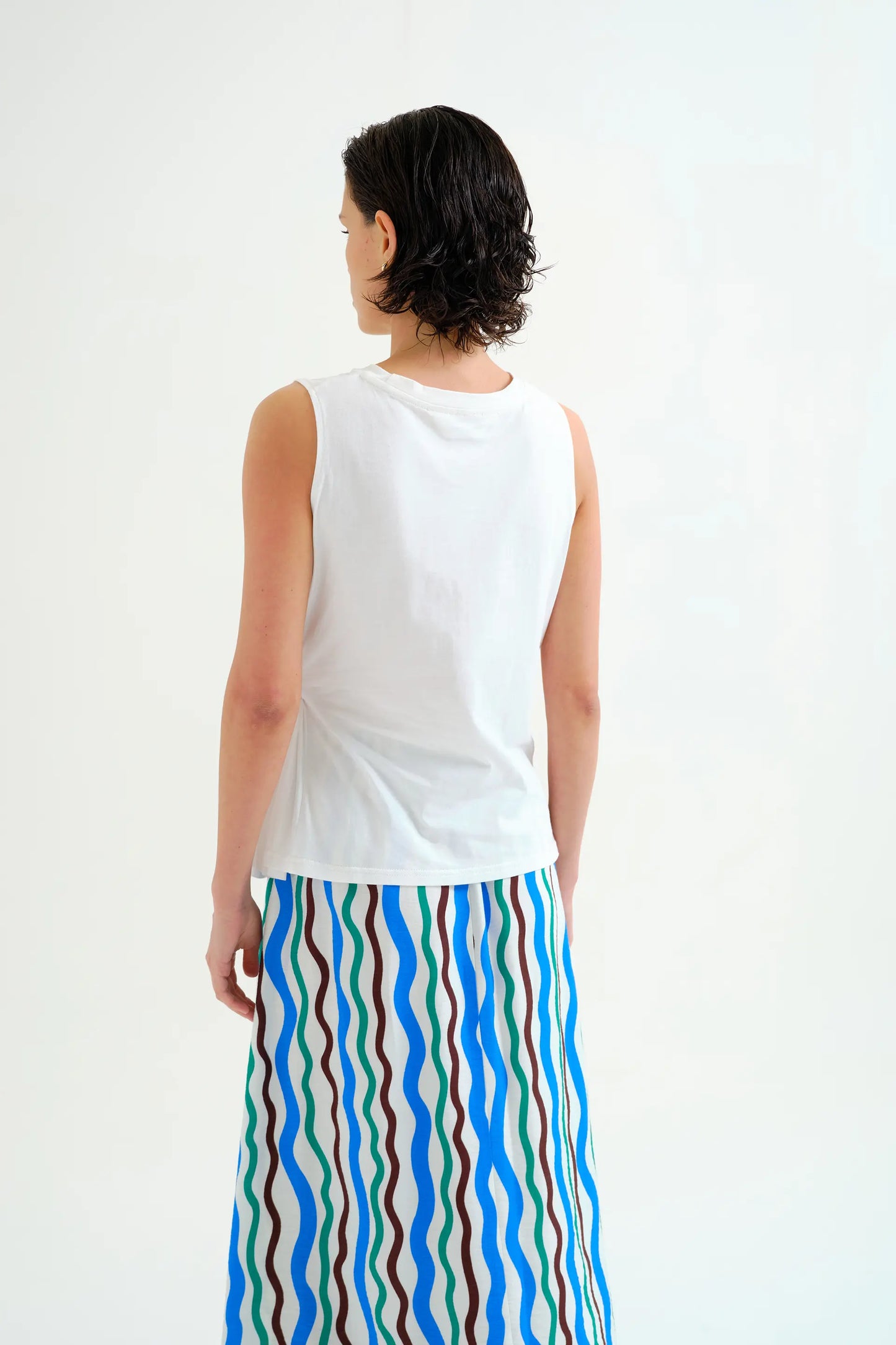 Camisa blanca 100% algodón con detalle drapeado