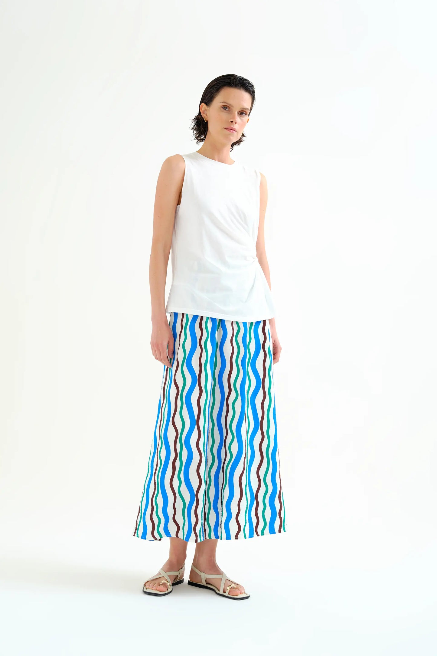 Camisa blanca 100% algodón con detalle drapeado