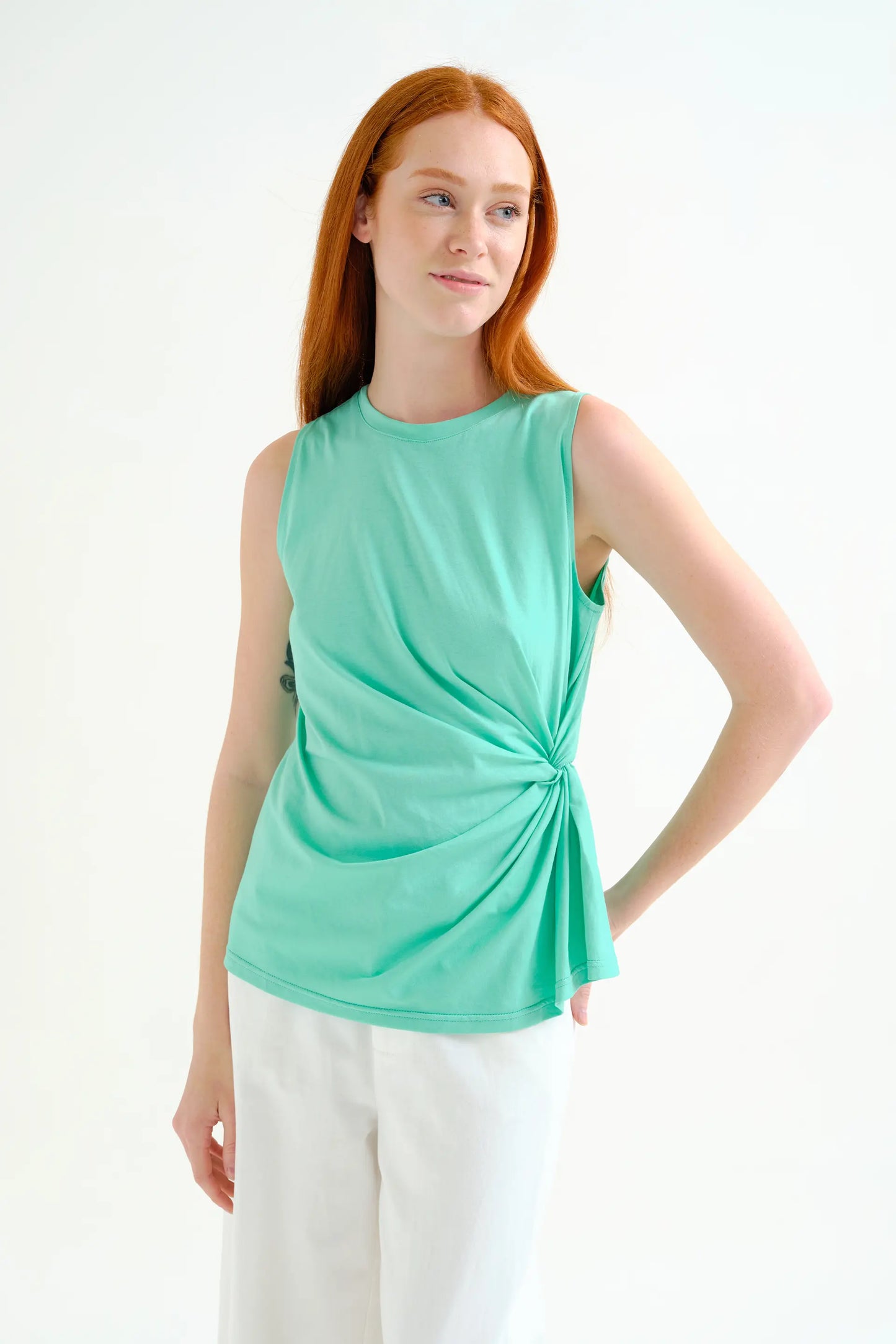 Camisa verde 100% algodón con detalle drapeado