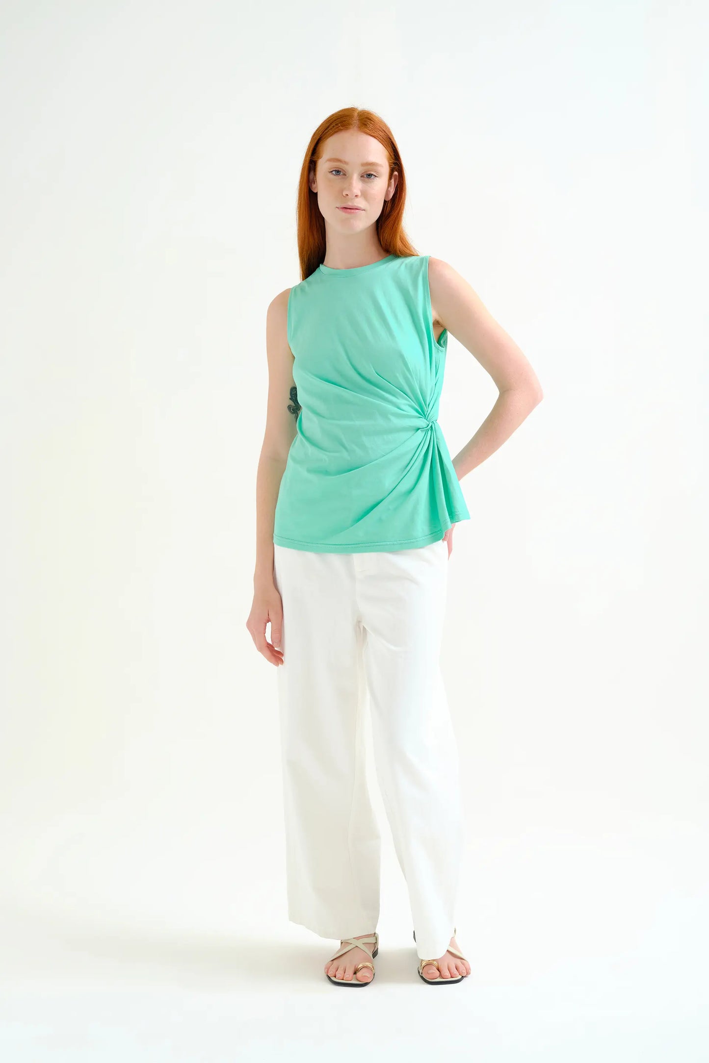 Camisa verde 100% algodón con detalle drapeado