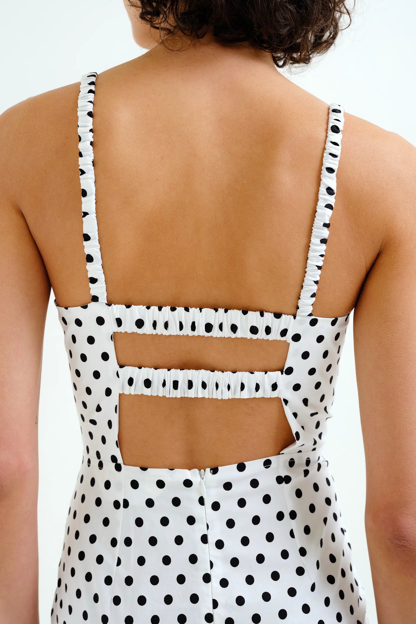 Vestido midi con estampado de puntos negro