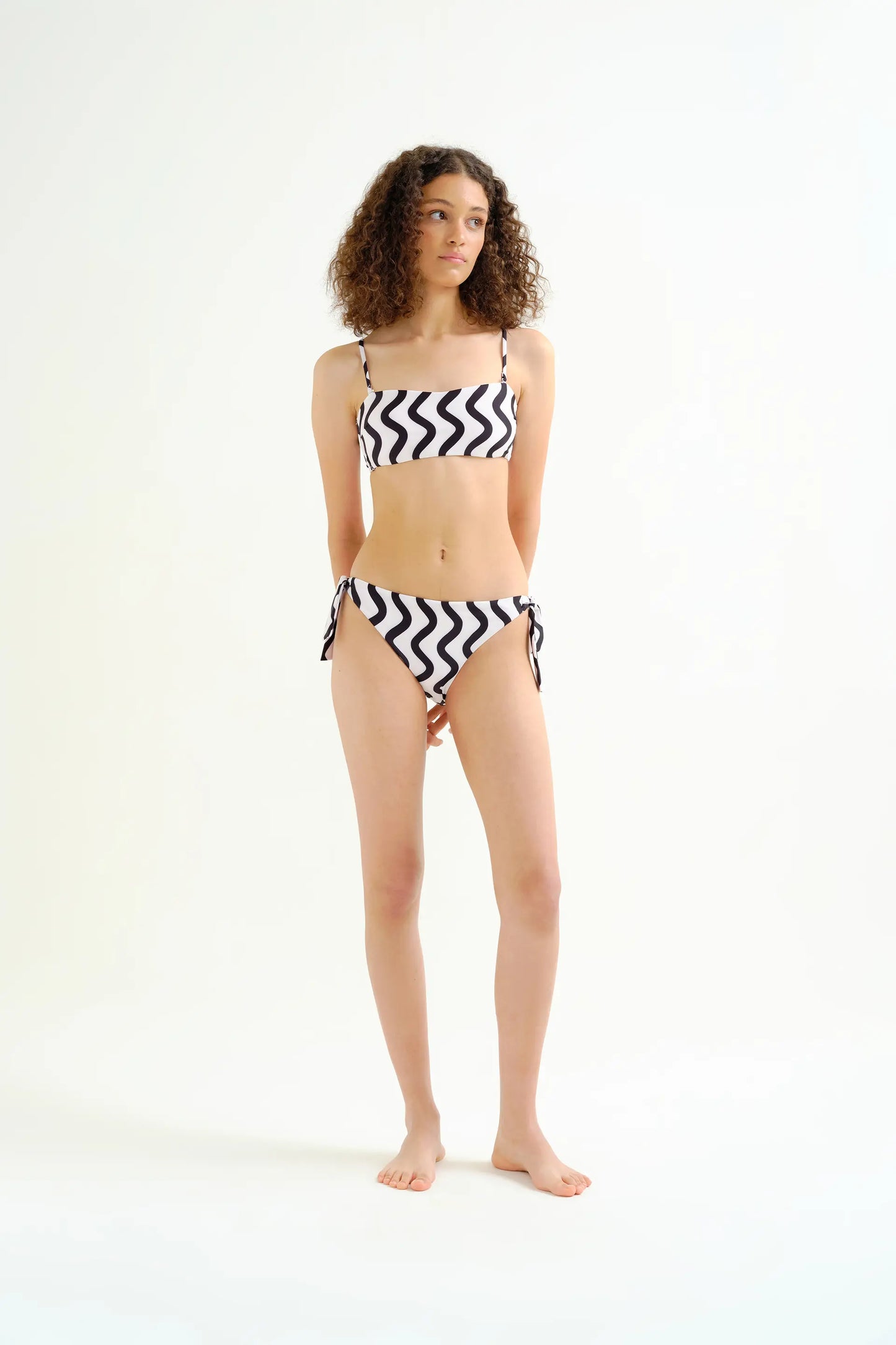 Wave Black &amp; White Print Straight Bikini Top