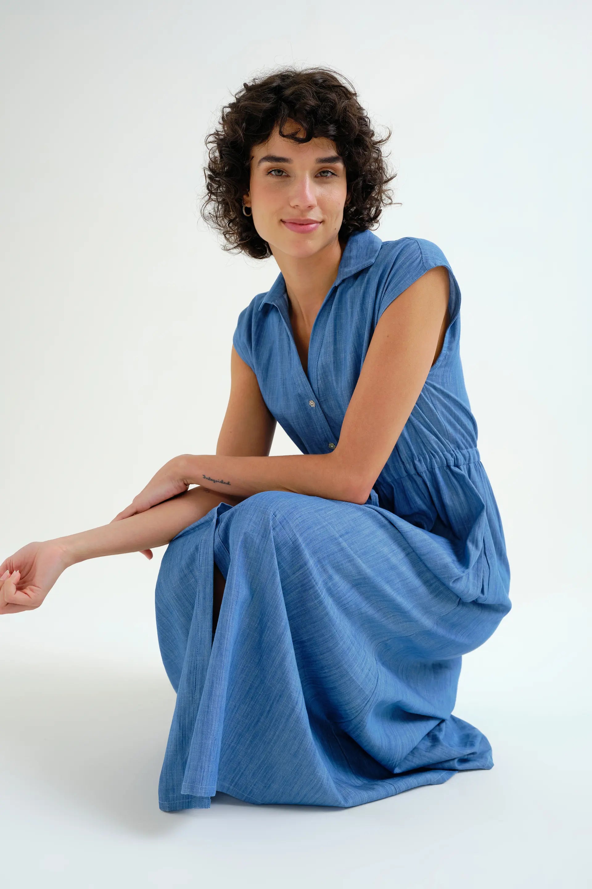 Light blue 100% cotton chambray midi dress - Fantastic Company Compaa Fantstica Light blue 100% cotton chambray midi dress - Fantastic Company Compaa Fantstica