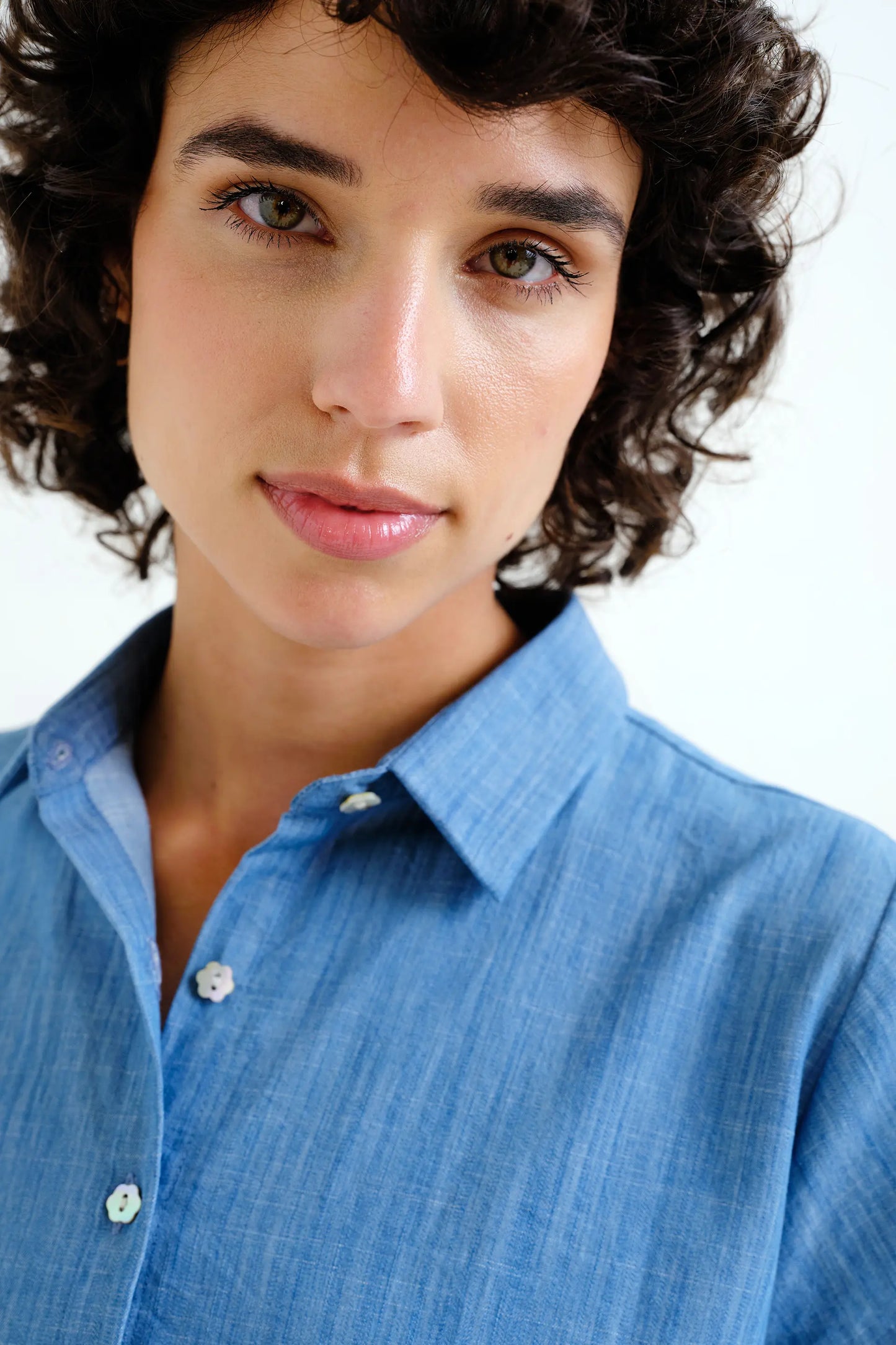 Camicia a maniche corte in chambray di cotone azzurro chiaro 100%