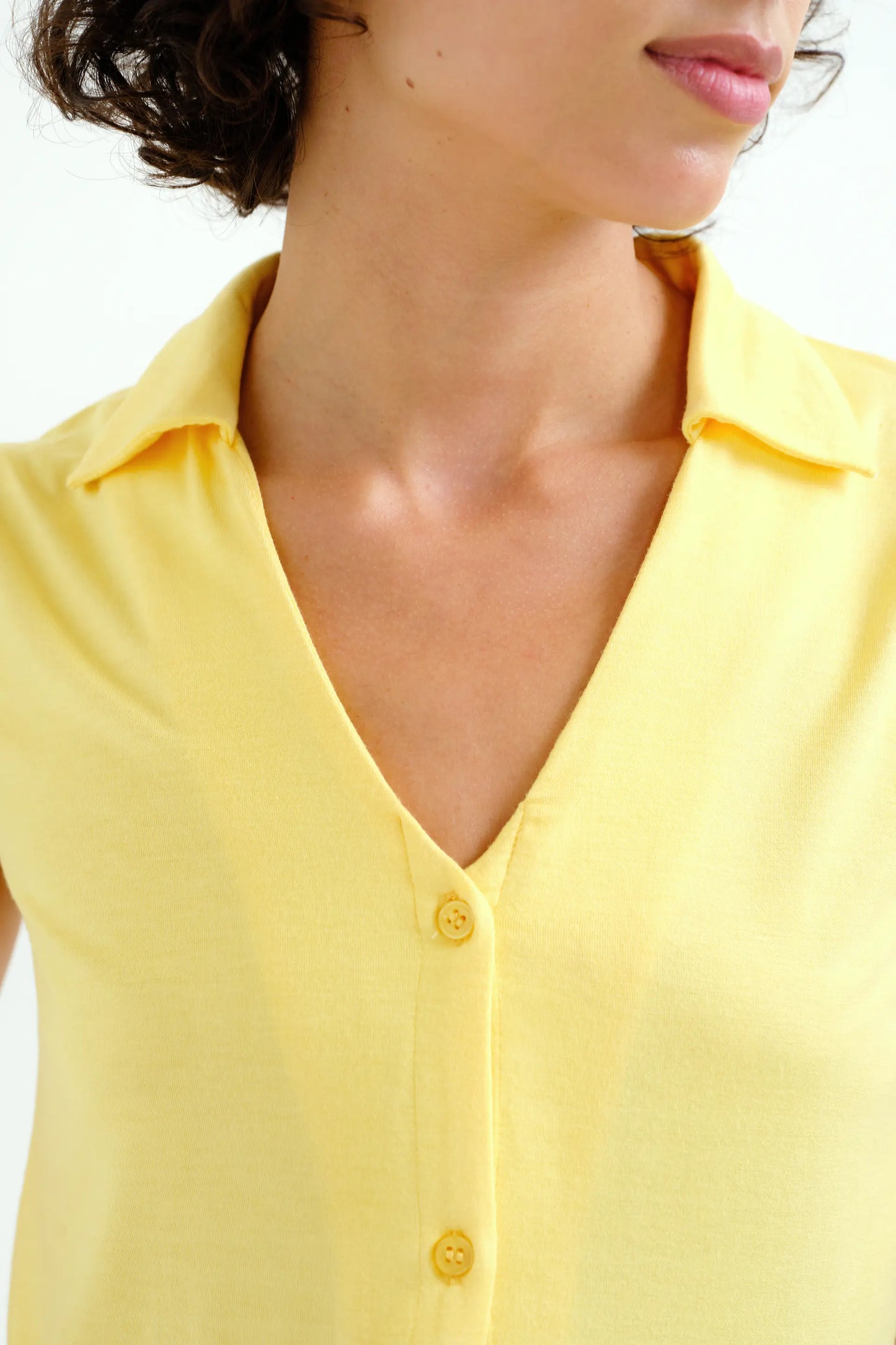 Camisa básica amarillo