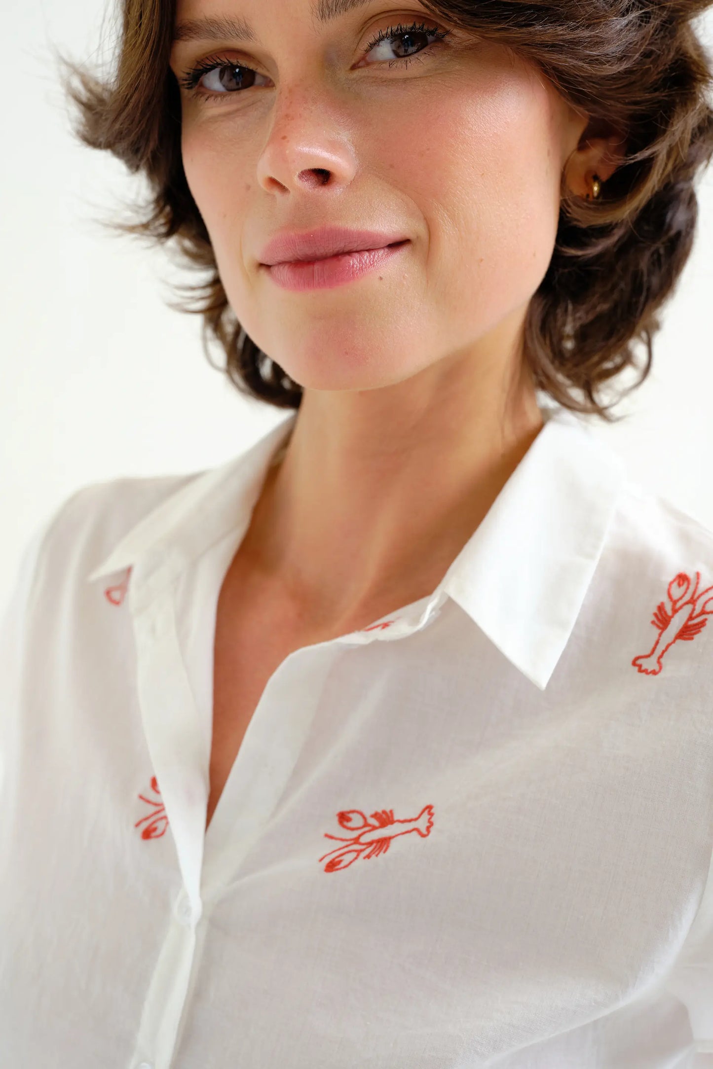 Camicia con ricamo di Aragosta rossa