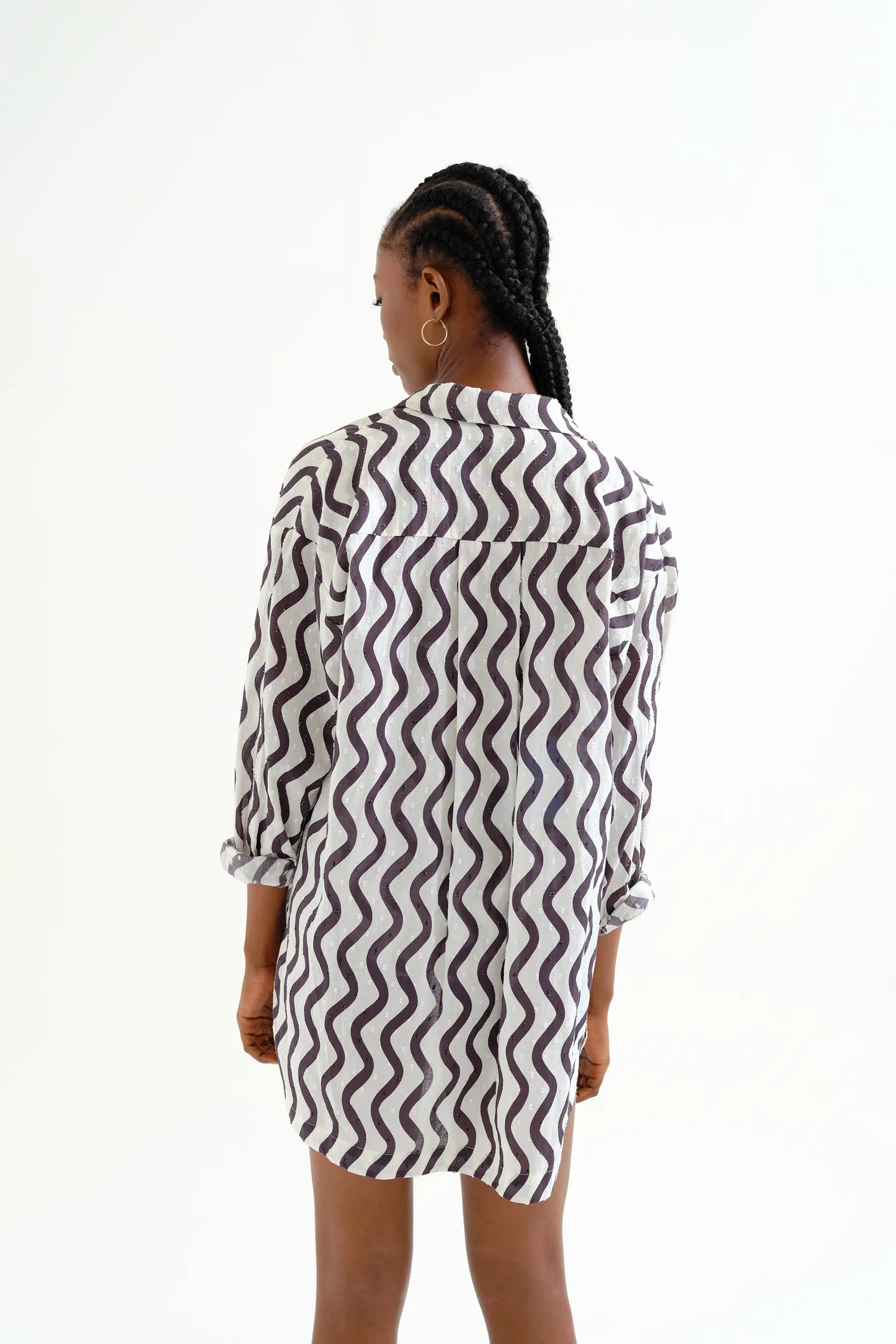 T-shirt con stampa a onde in bianco e nero