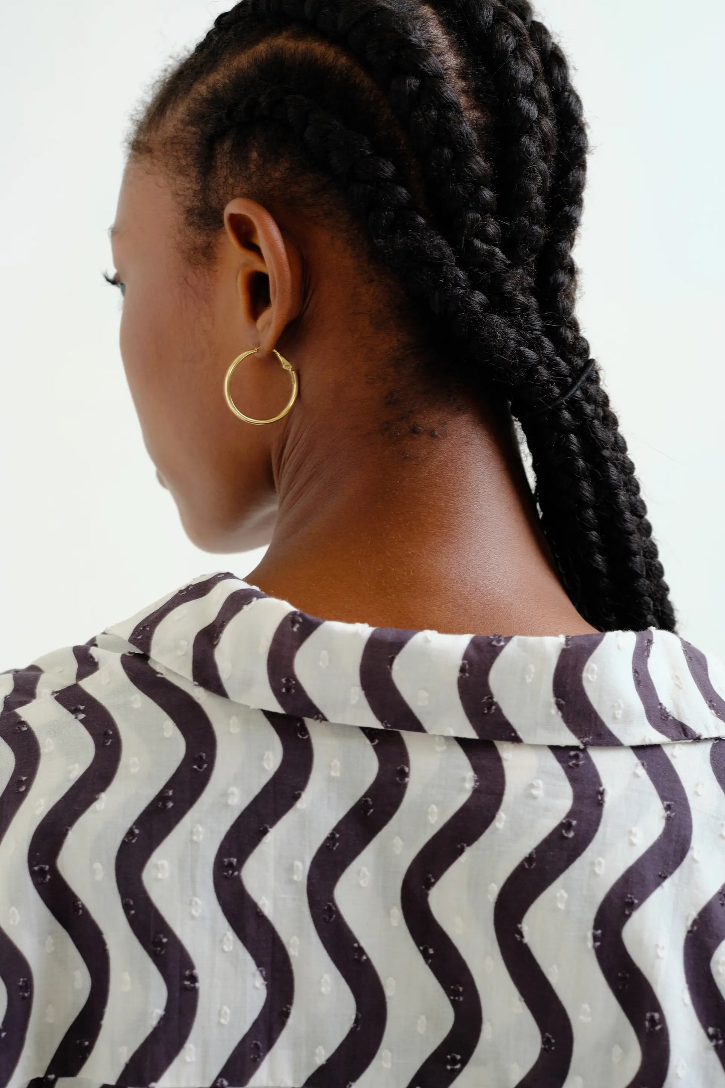 T-shirt con stampa a onde in bianco e nero
