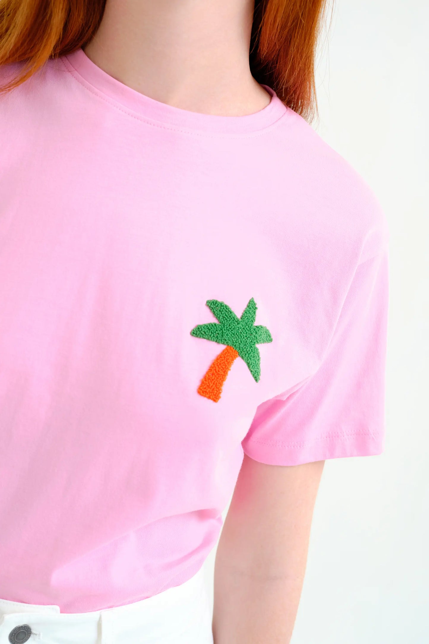 Camiseta con bordado de palmera