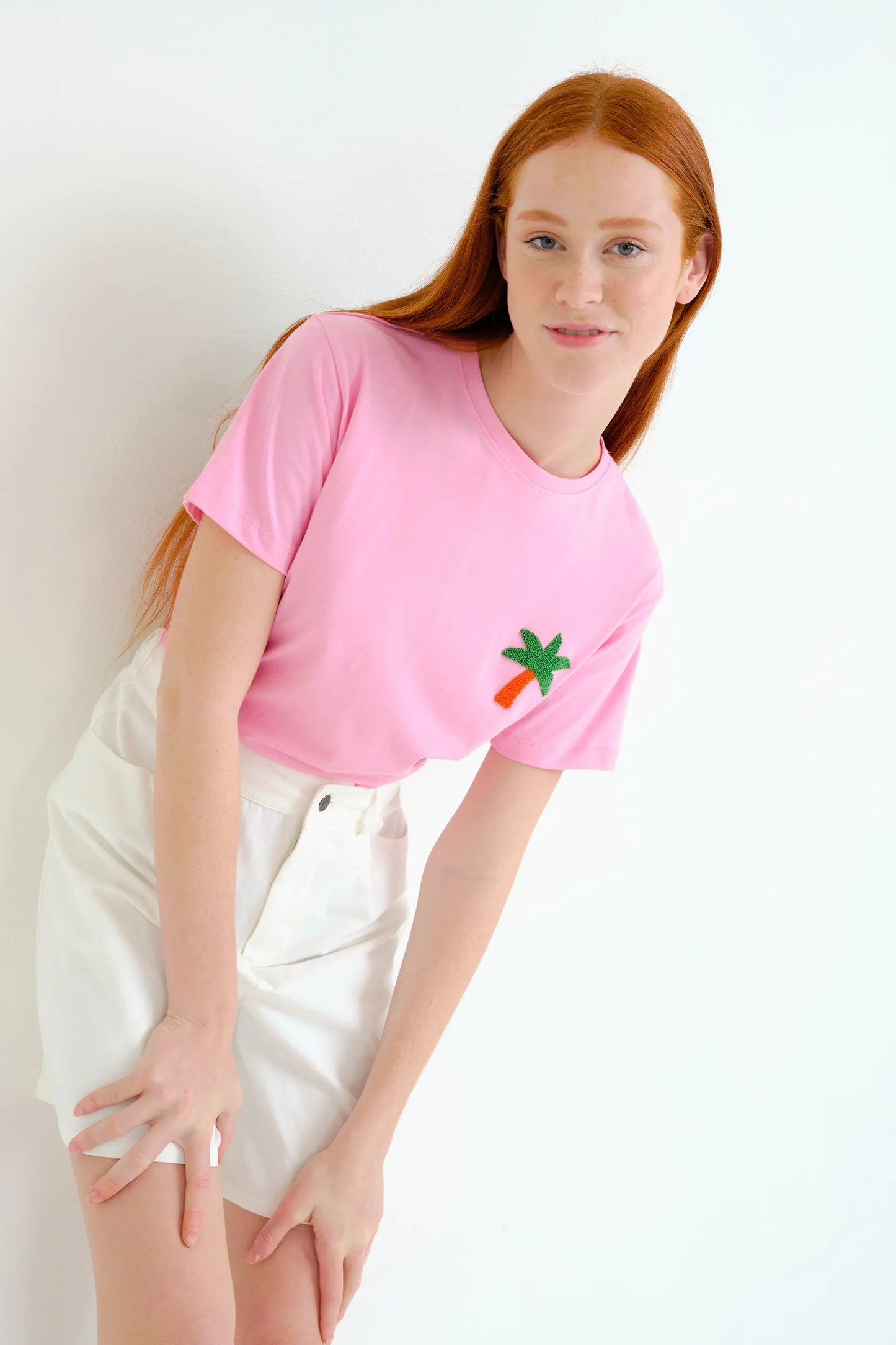 Camiseta con bordado de palmera