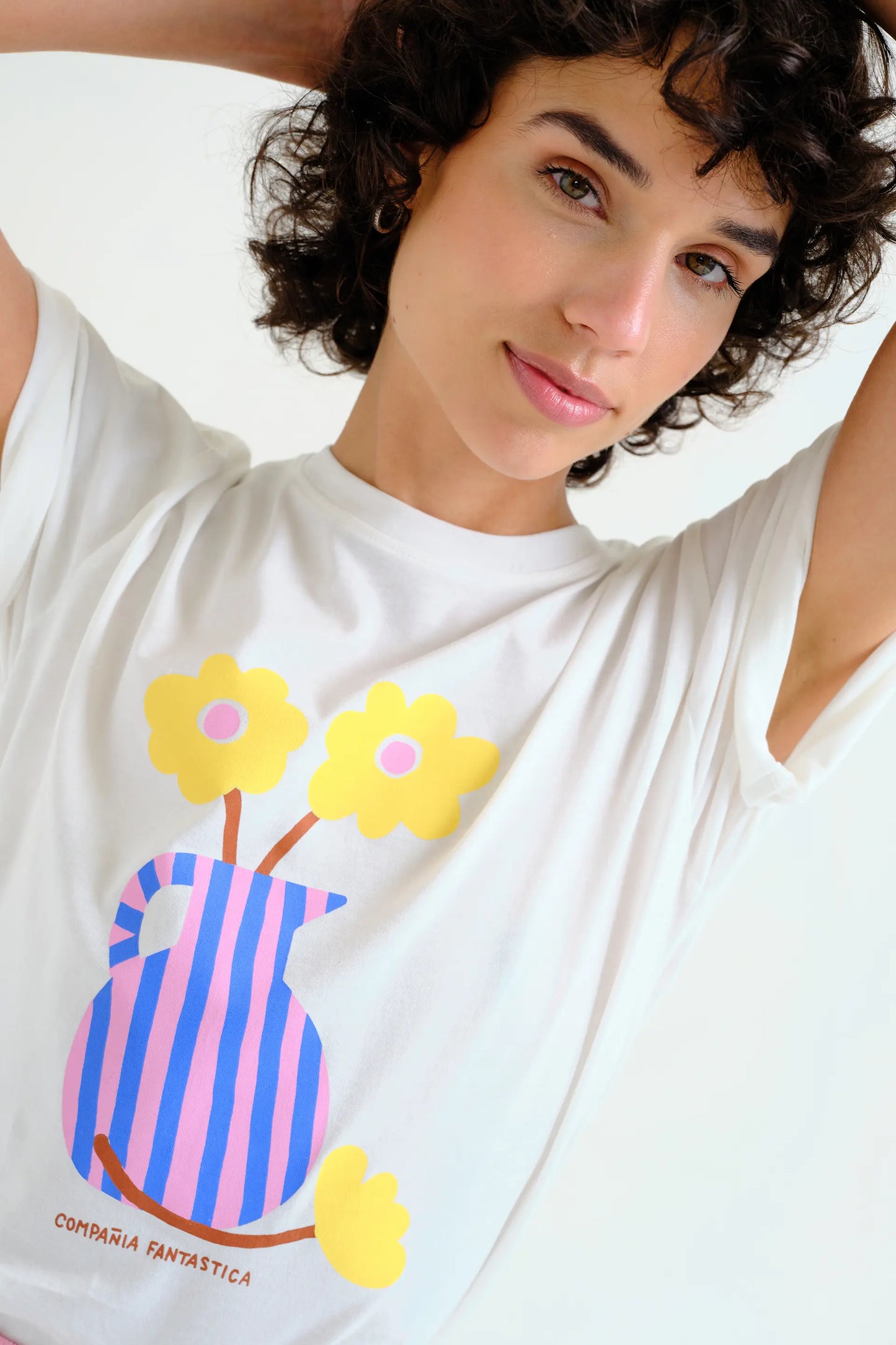 Camiseta con estampado jarrón "Compañía Fantástica"