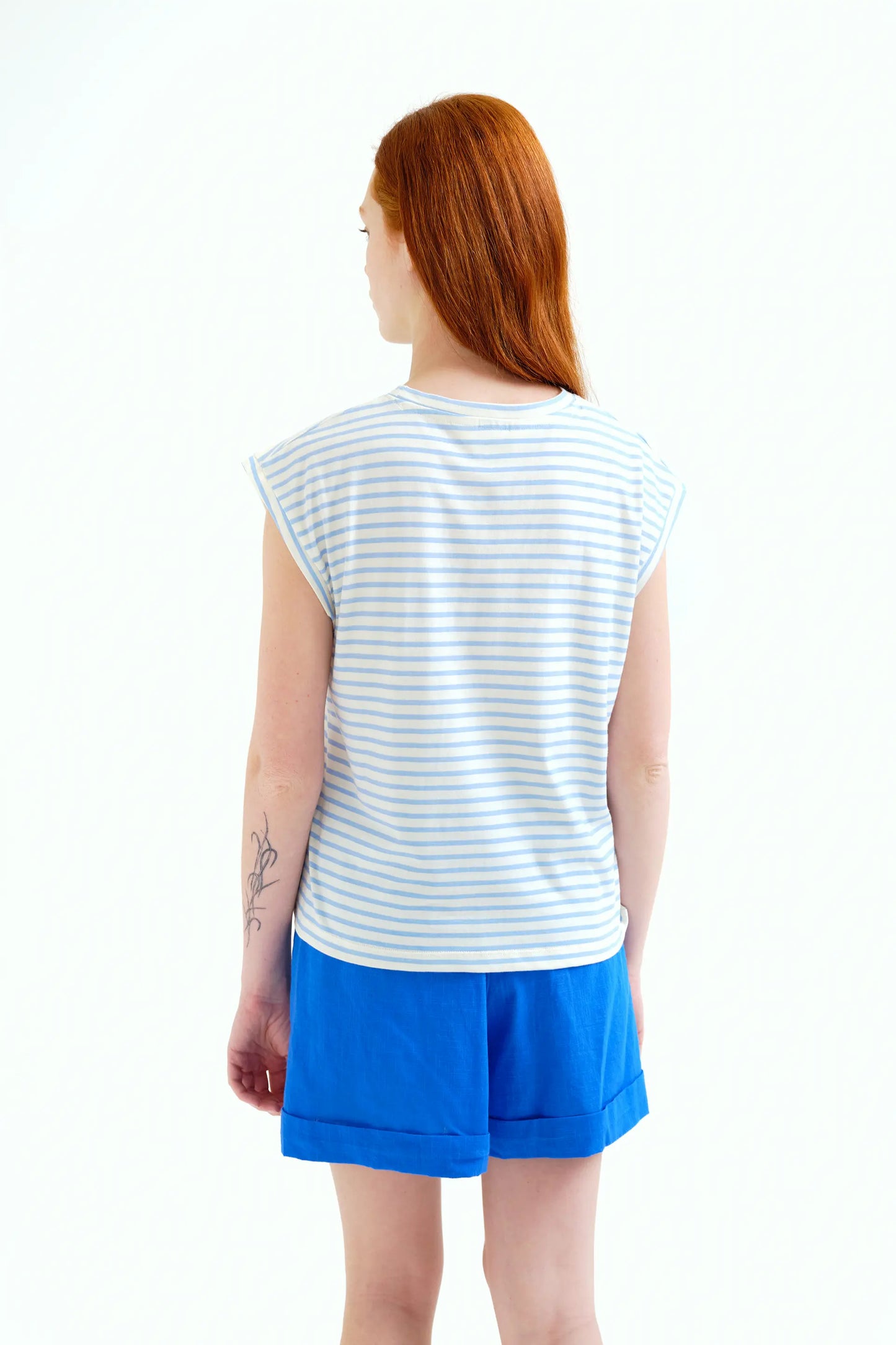 T-shirt with white and blue striped print