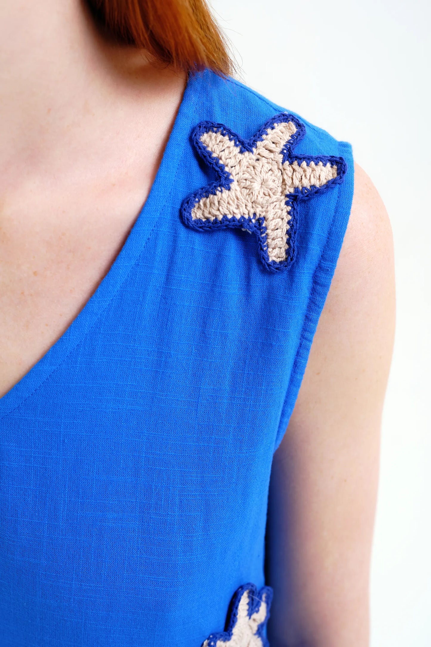 Abito corto blu navy in 100% cotone con applicazioni a stella
