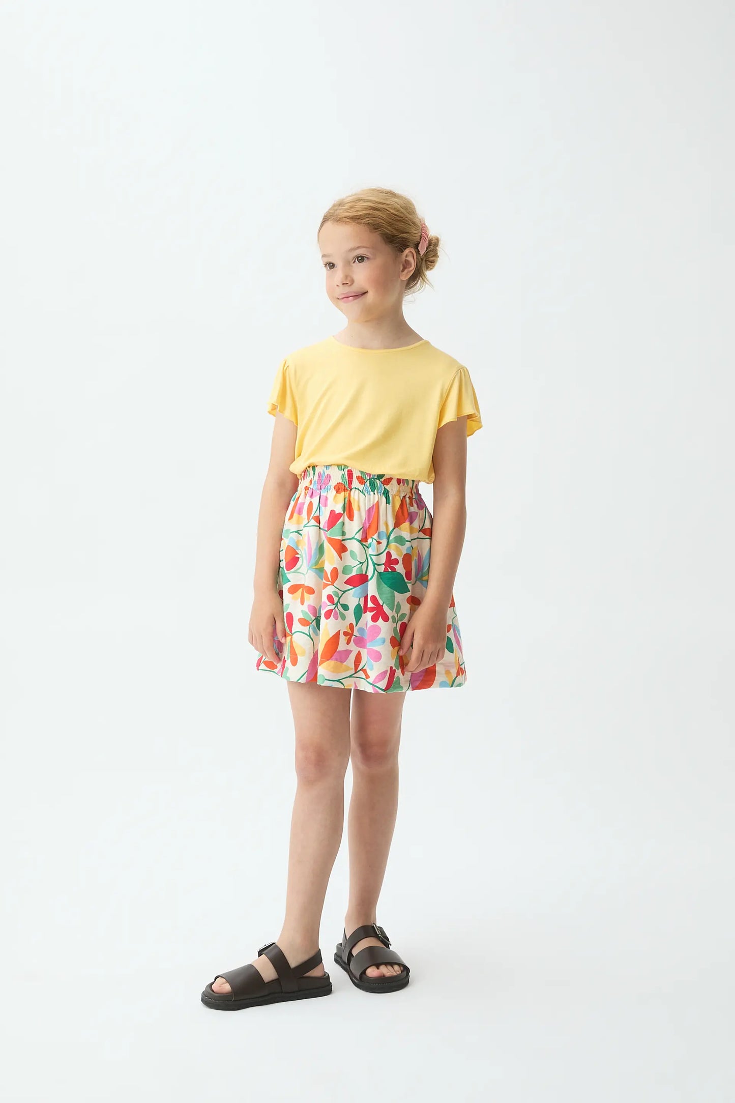 Yellow short-sleeved t-shirt for girls