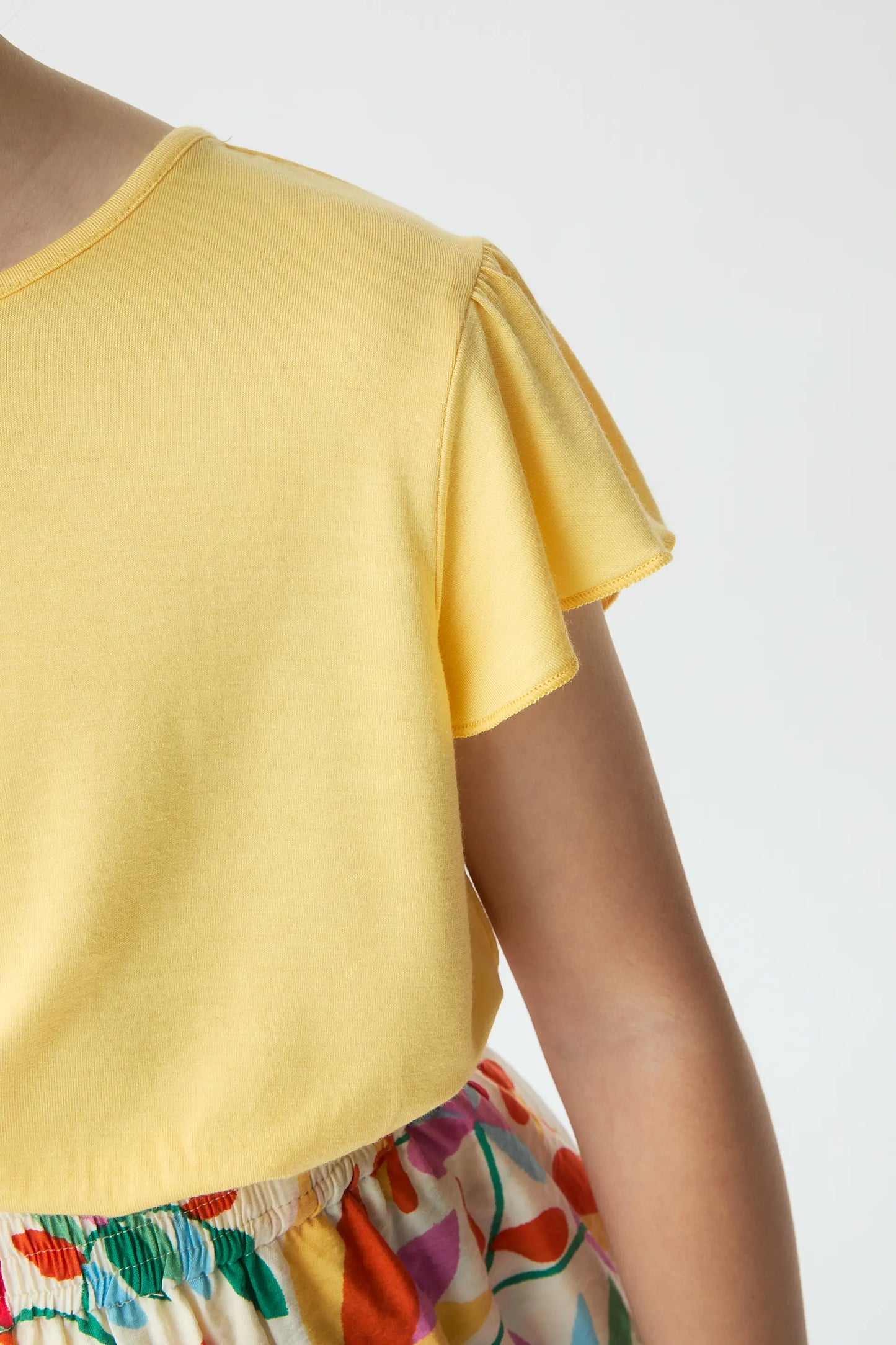 Yellow short-sleeved t-shirt for girls