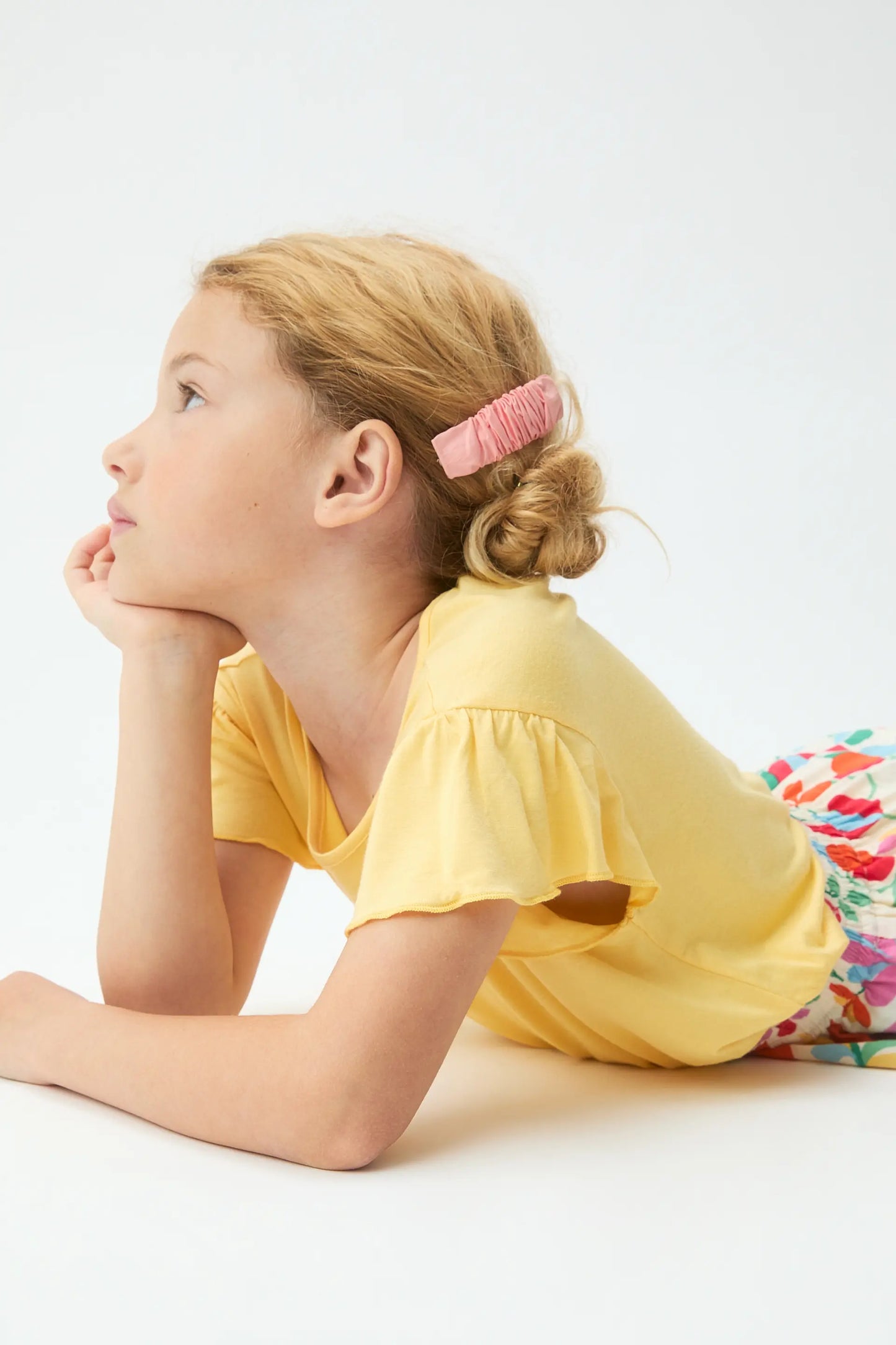 Yellow short-sleeved t-shirt for girls