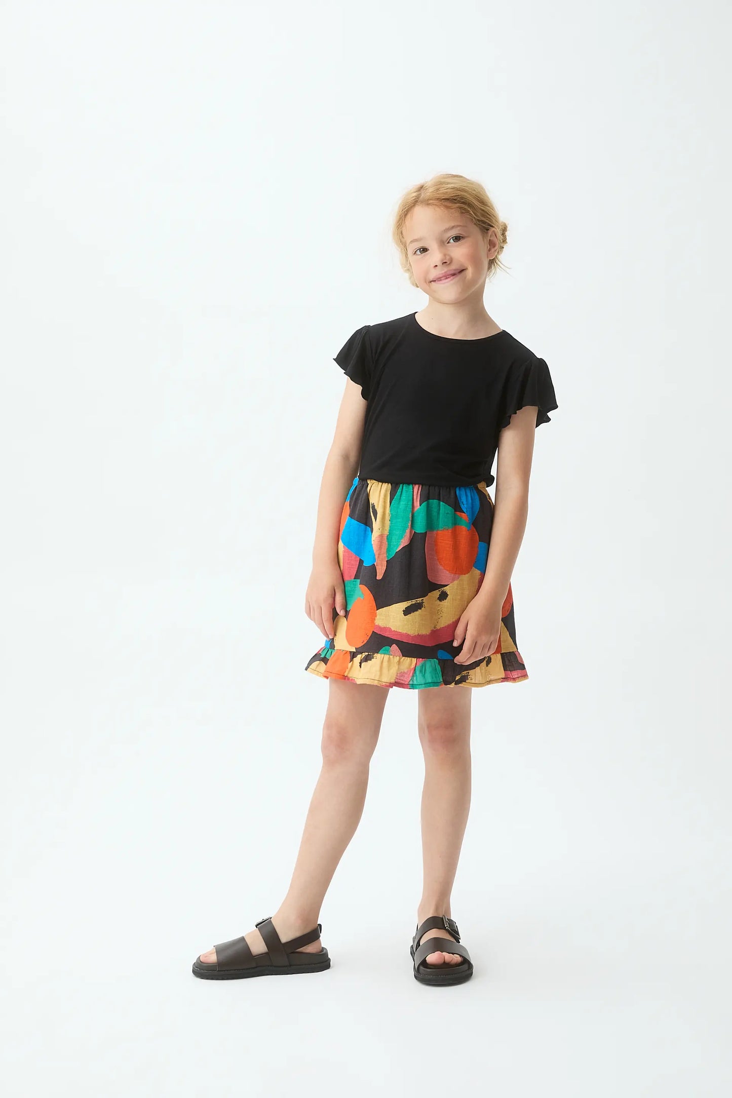 Black short-sleeved t-shirt for girls