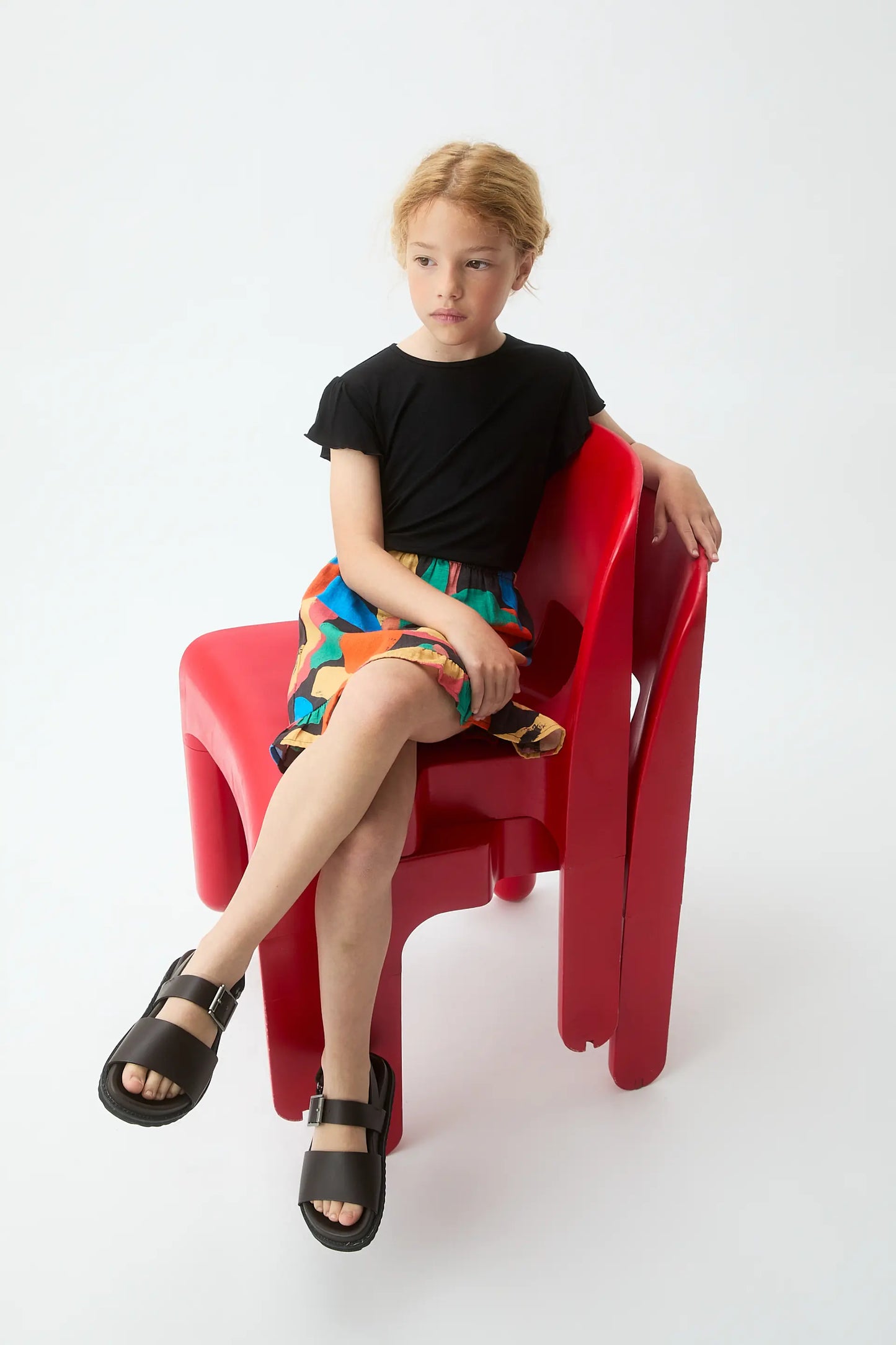 Black short-sleeved t-shirt for girls