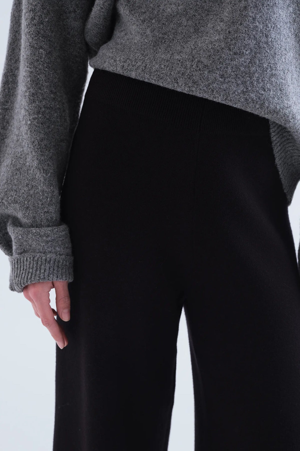 Pantalón básico de punto negro