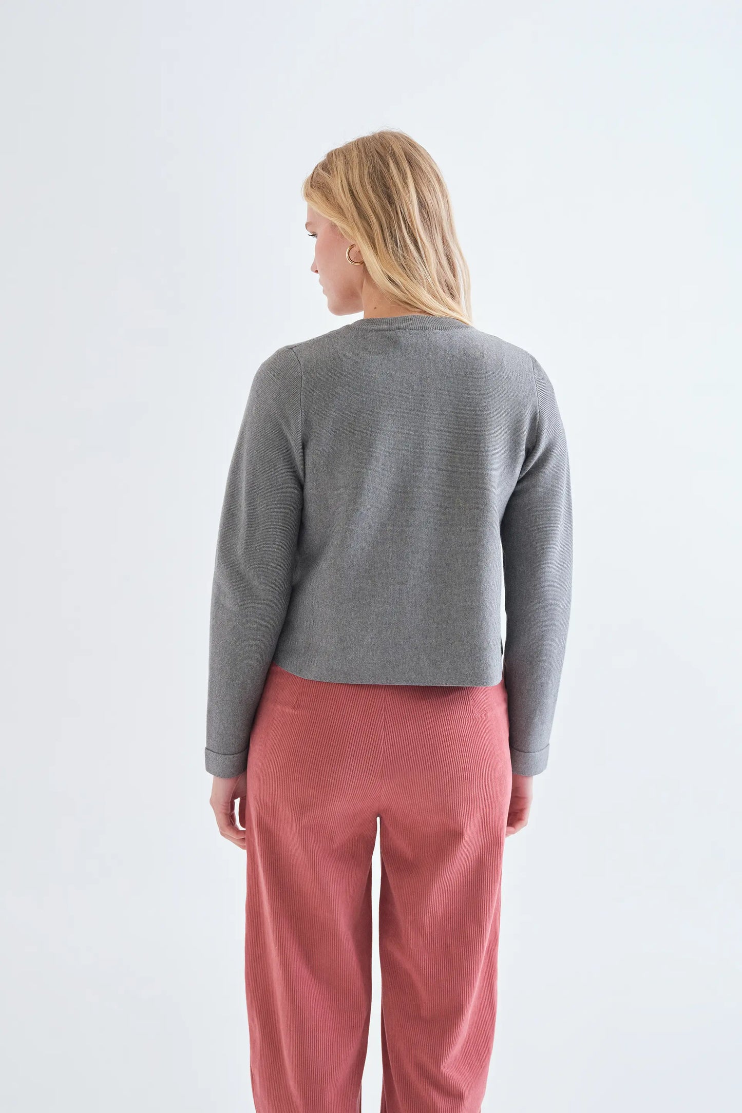 Cardigan grigio con bottoni bicolore