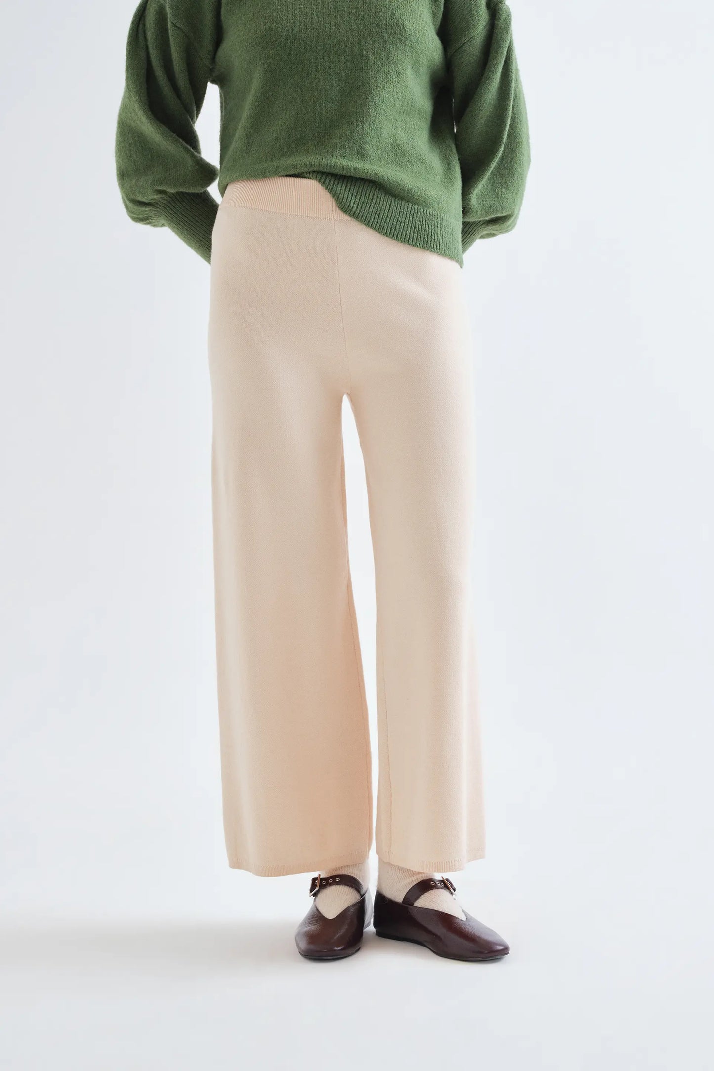 Pantalón básico de punto blanco crudo