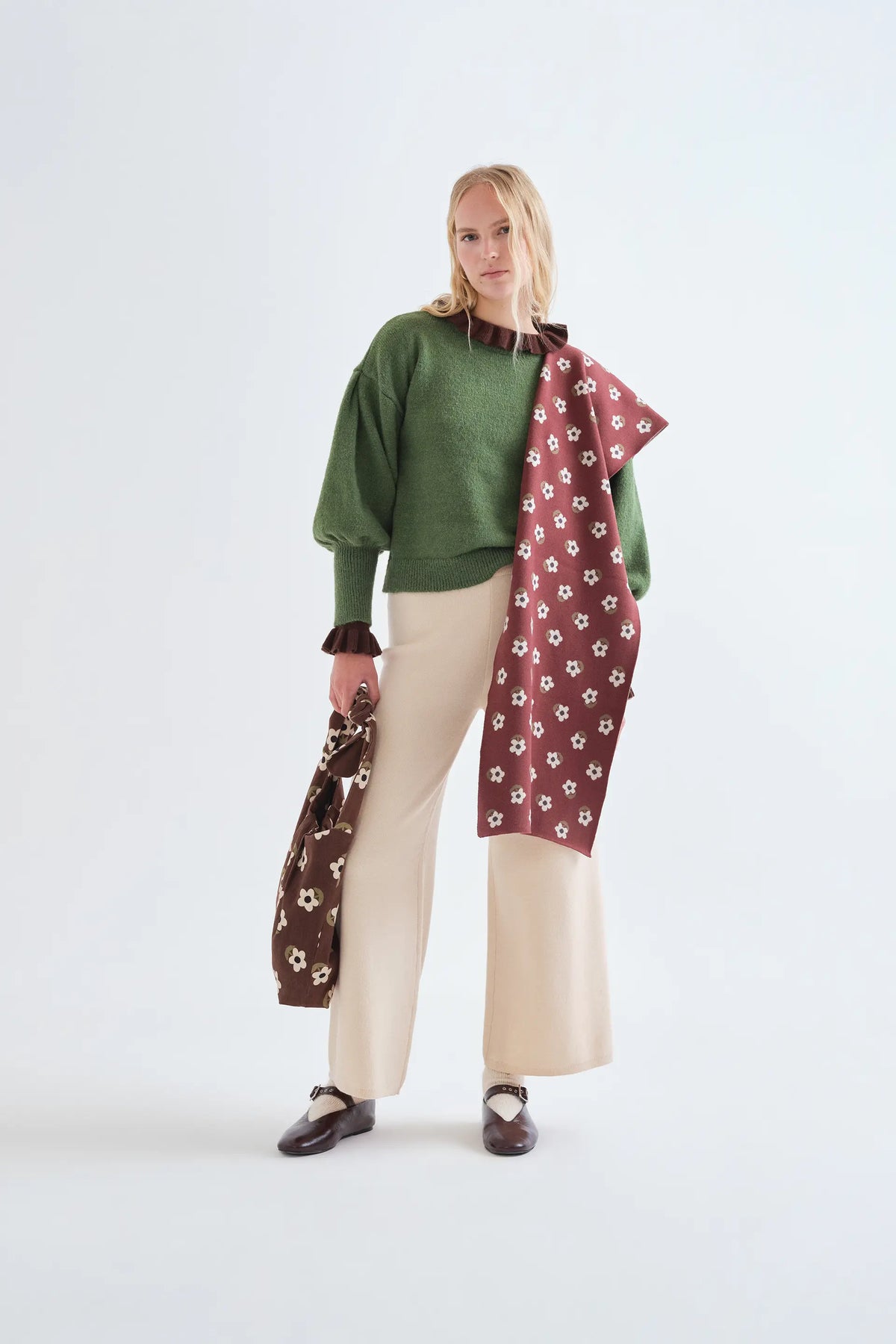 Pantalón básico de punto blanco crudo