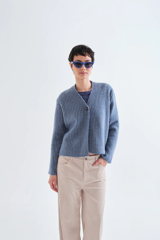 Cárdigan con estampado de rayas azul claro y blanco