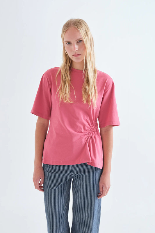 Camiseta 100% algodón rosa con detalle en cintura