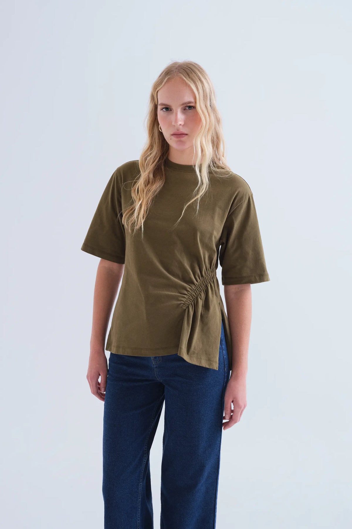 Camiseta básica 100% algodón verde oliva