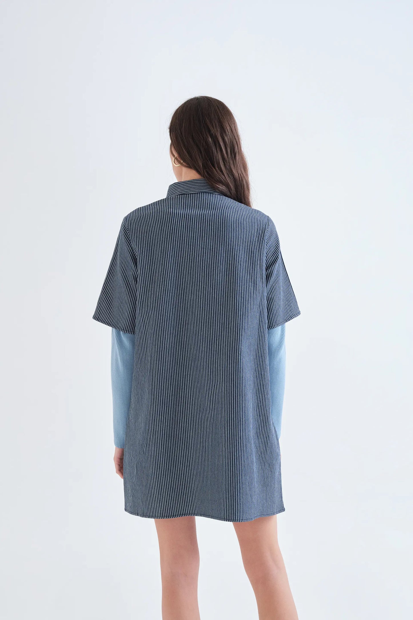 Vestido corto vaquero con rayas azul y blanco
