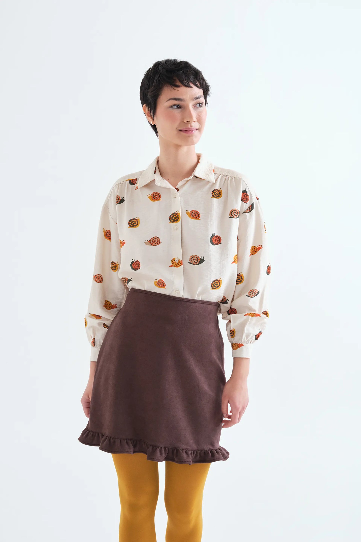 Camisa con estampado de caracoles