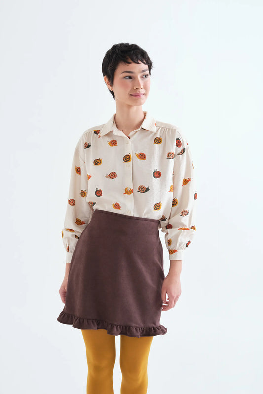 Camisa con estampado de caracoles